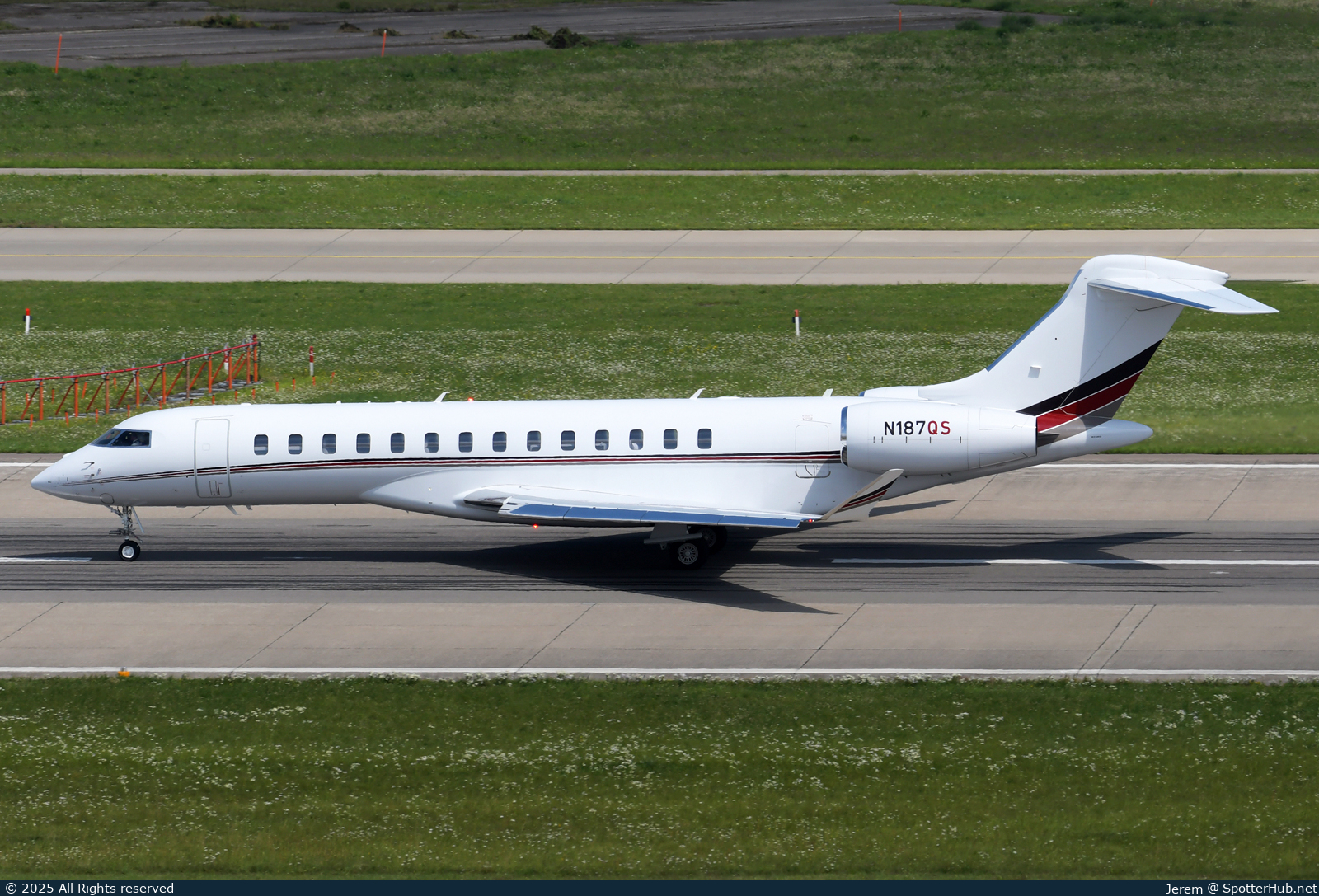 Photo of N187QS - Bombardier Global 7500 operated by NetJets