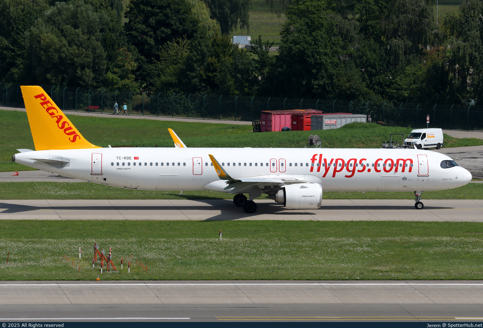 Photo of TC-RDE - Airbus A321-251NX operated by Pegasus Airlines