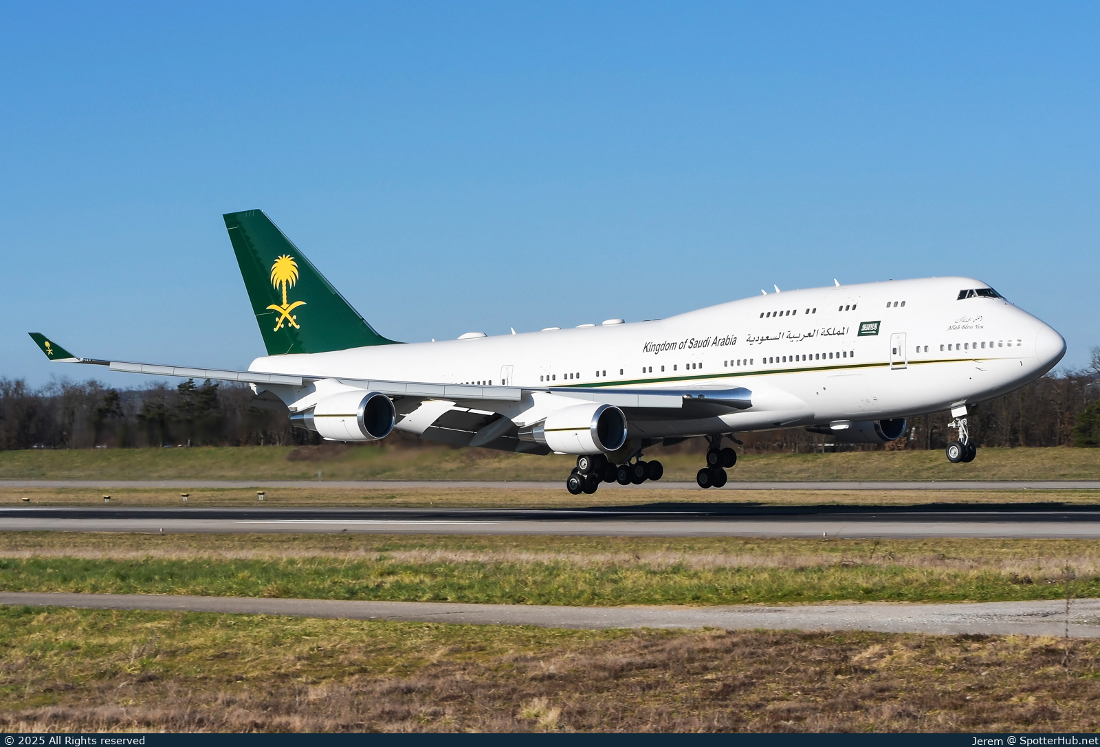 Photo of HZ-HM1 - Boeing 747-468 operated by Government of Saudi Arabia