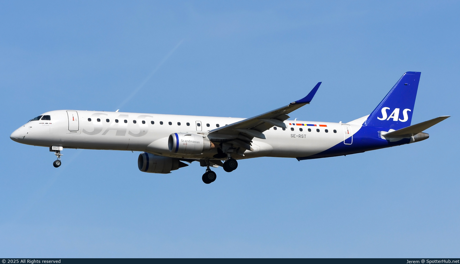 Photo of SE-RST - Embraer ERJ-195LR operated by SAS Link