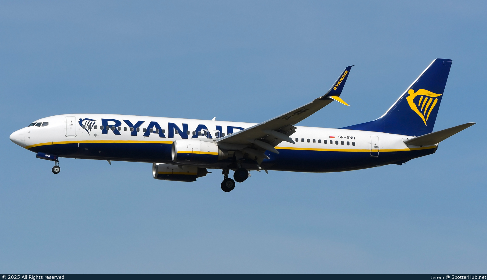 Photo of SP-RNH - Boeing 737-8AS operated by Ryanair (opb Buzz)