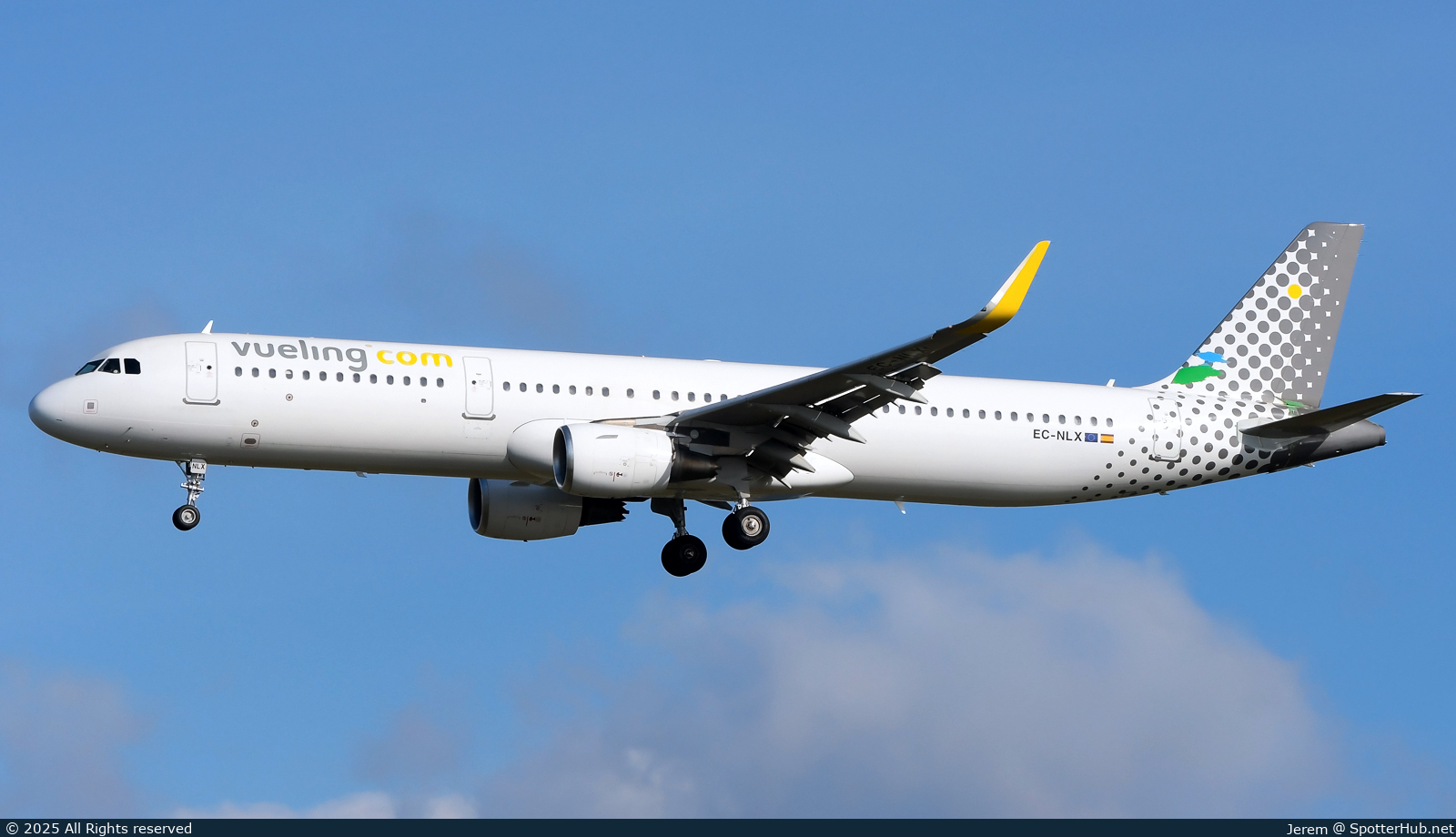Photo of EC-NLX - Airbus A321-211 operated by Vueling