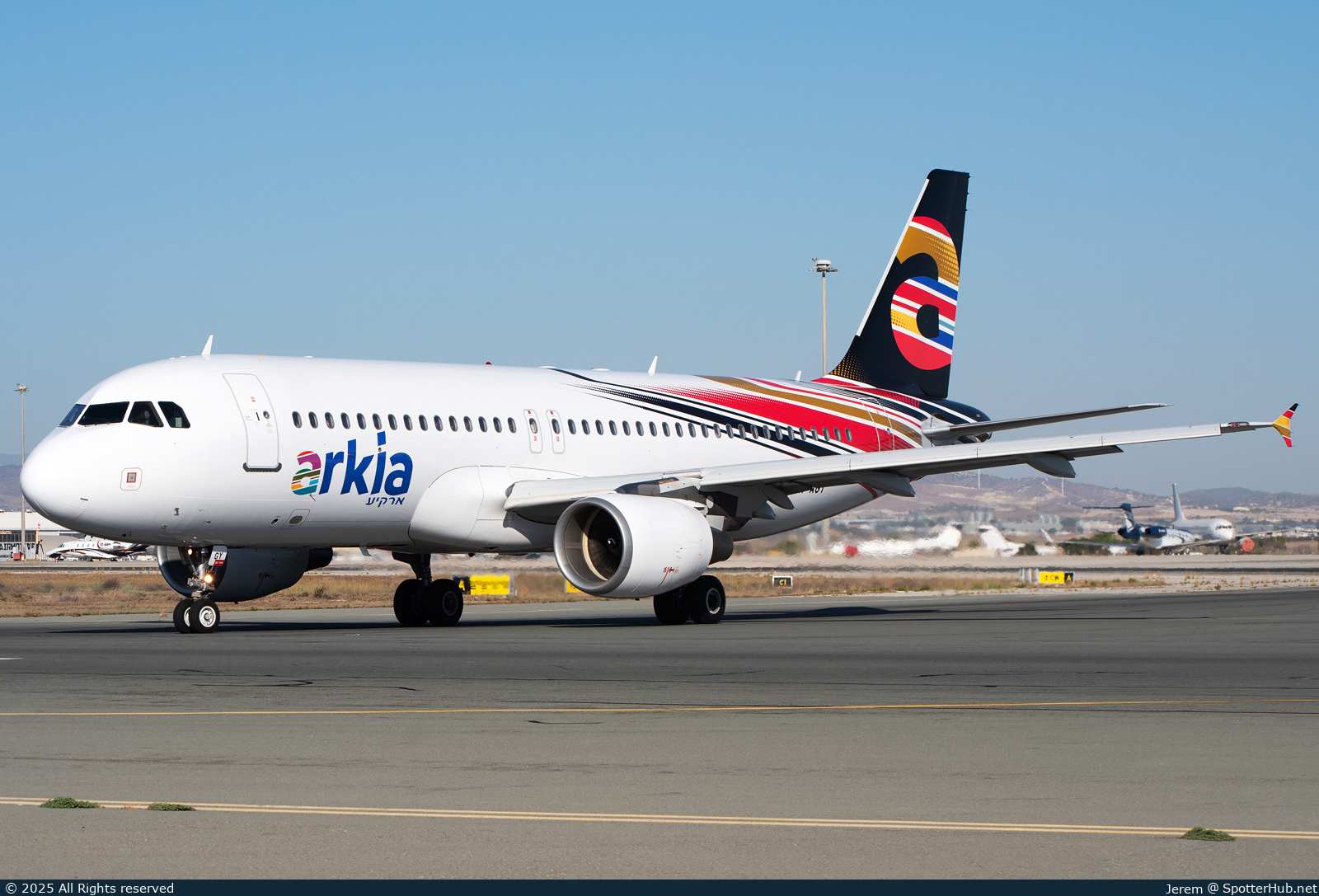 Photo of 4X-AGY - Airbus A320-214 operated by Arkia Israeli Airlines