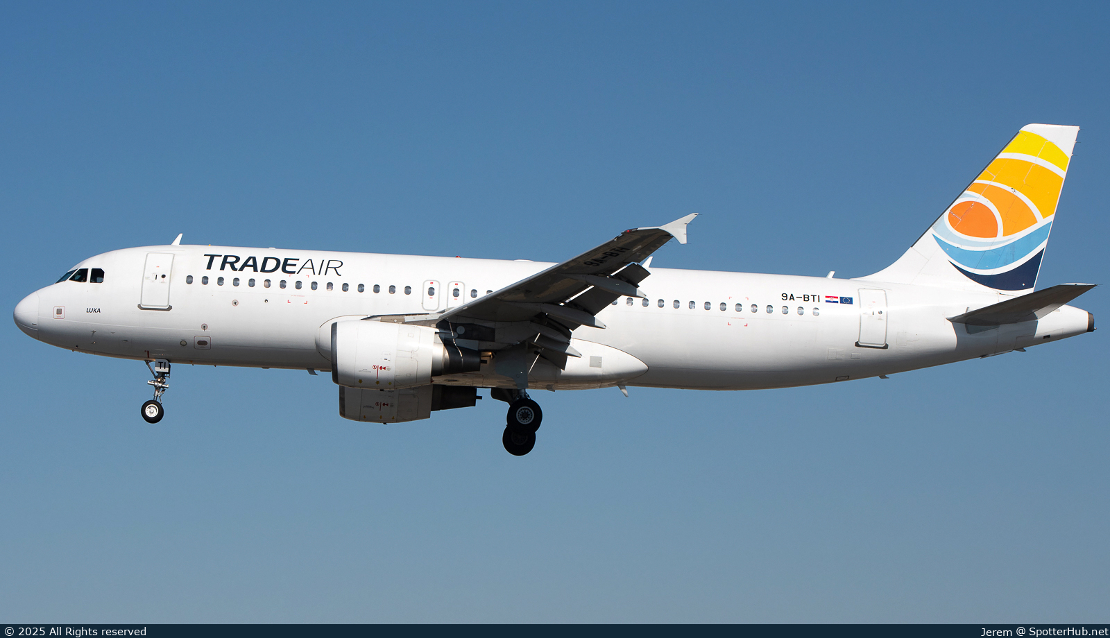 Photo of 9A-BTI - Airbus A320-214 operated by Trade Air
