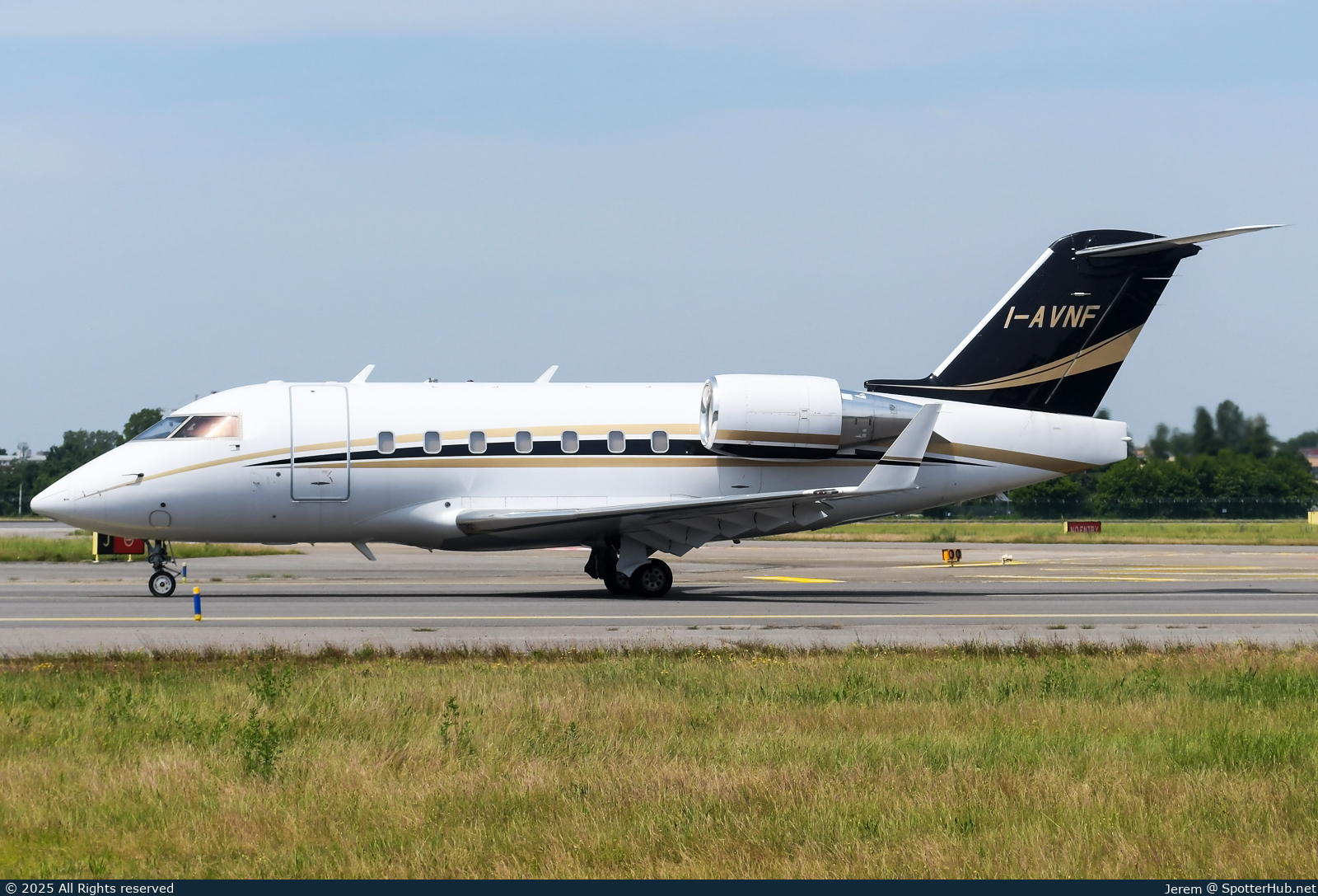 Photo of I-AVNF - Bombardier Challenger 604 operated by Avionord