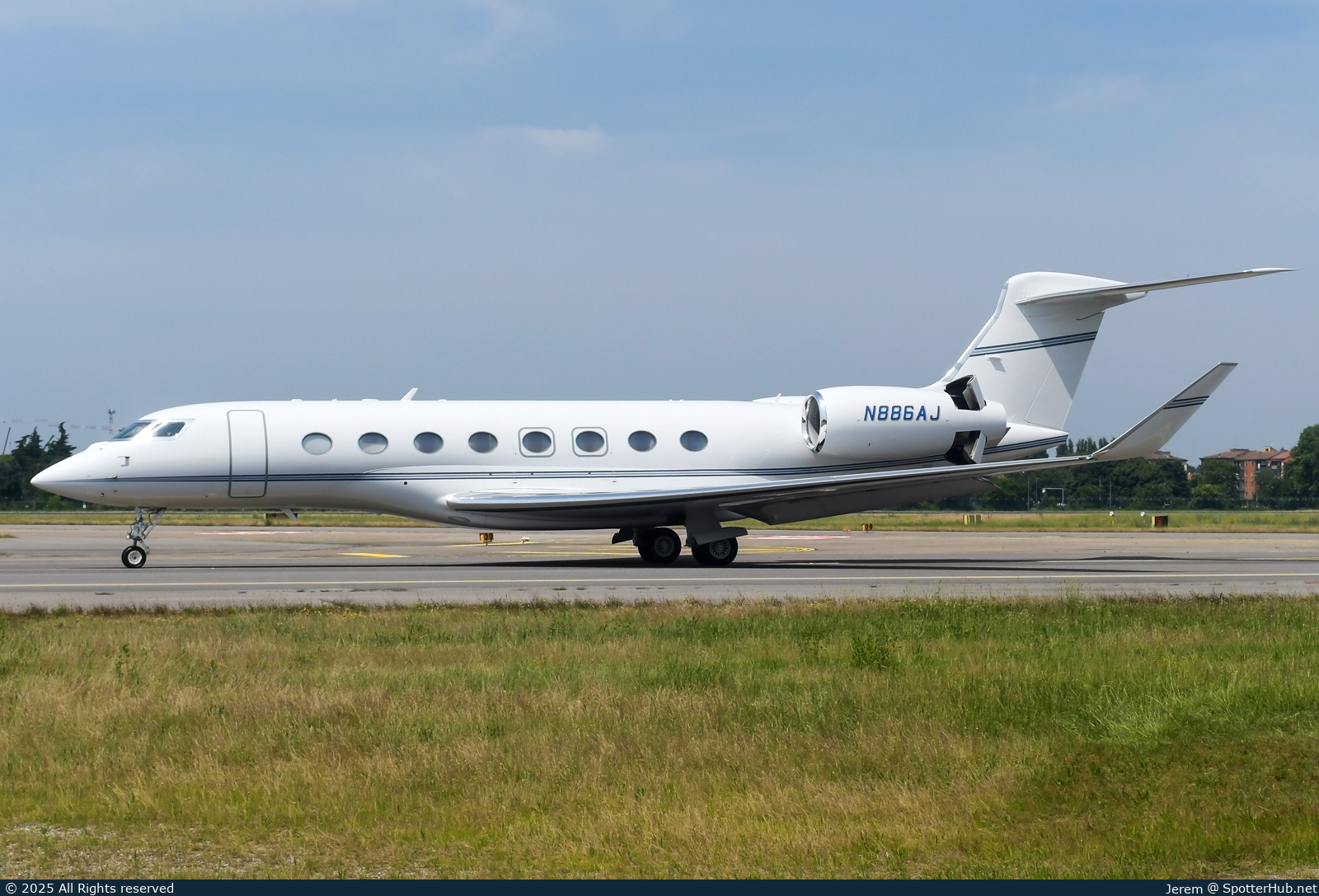 Photo of N886AJ - Gulfstream G650ER operated by Solairus Aviation