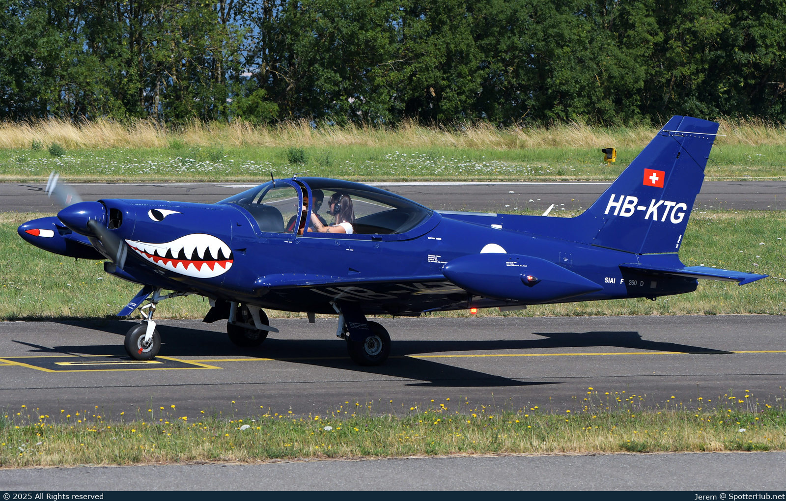 Photo of HB-KTG - SIAI-Marchetti SF.260D operated by Private