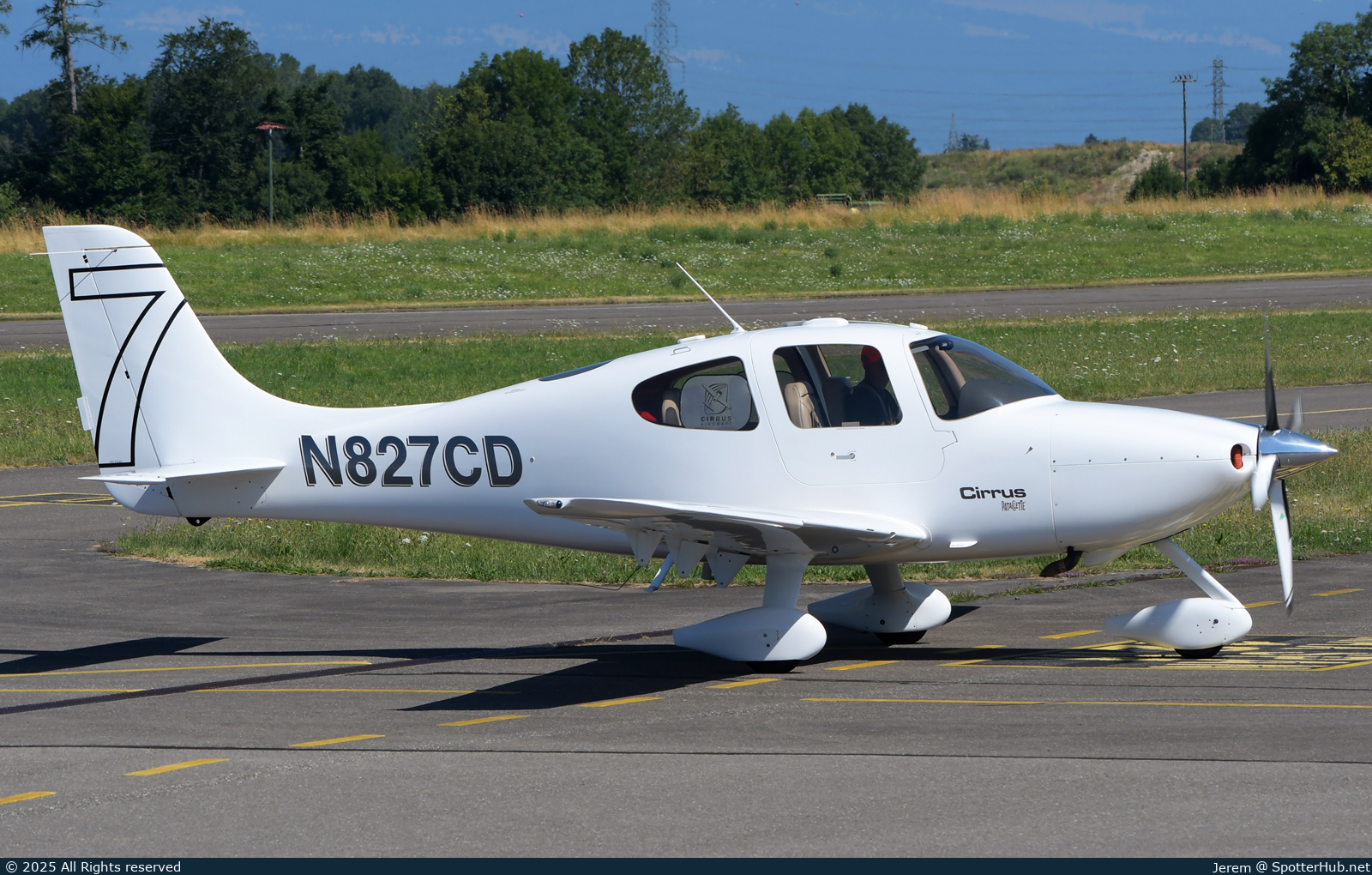 Photo of N827CD - Cirrus SR22 G1 operated by Private