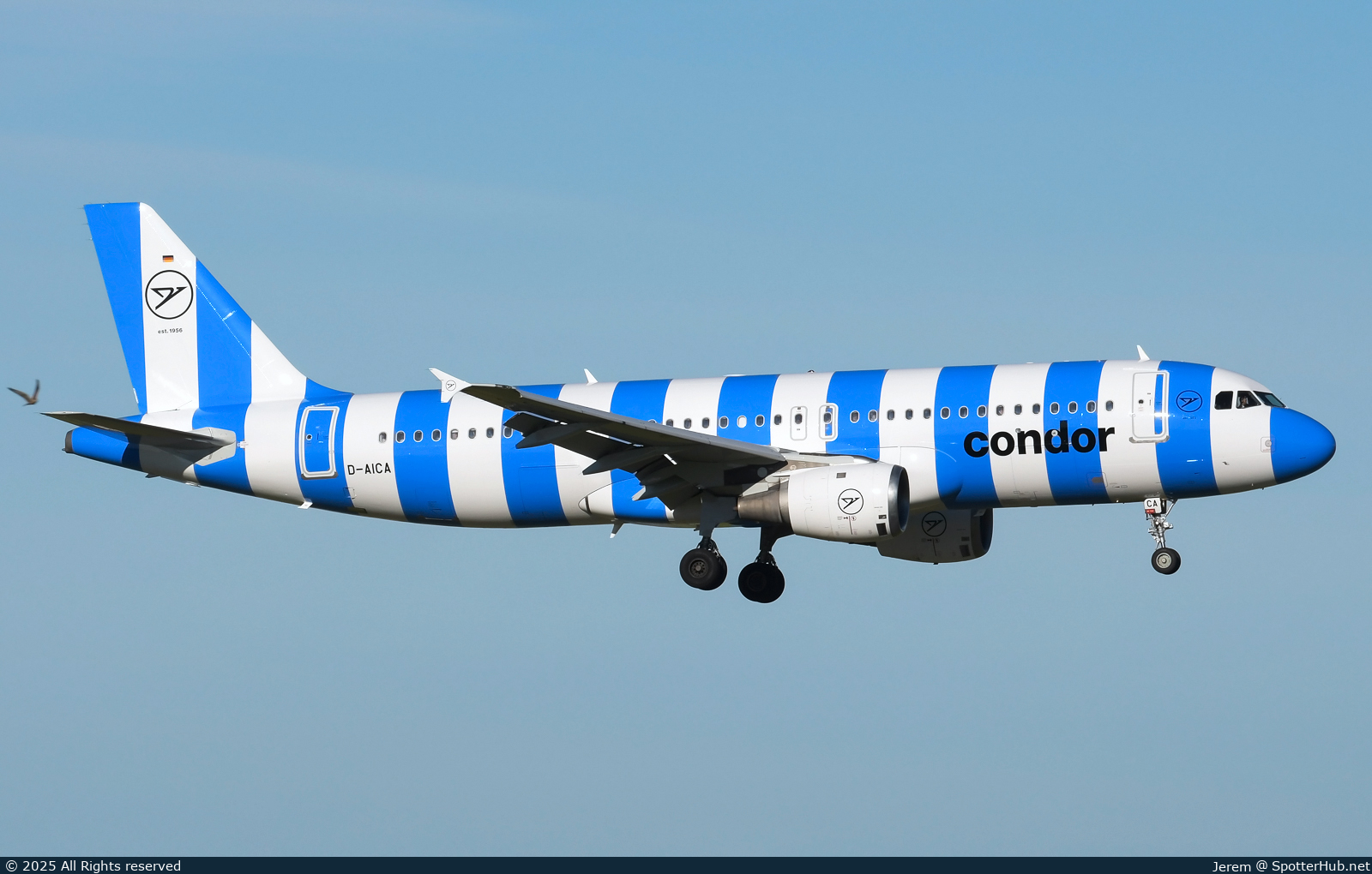 Photo of D-AICA - Airbus A320-212 operated by Condor