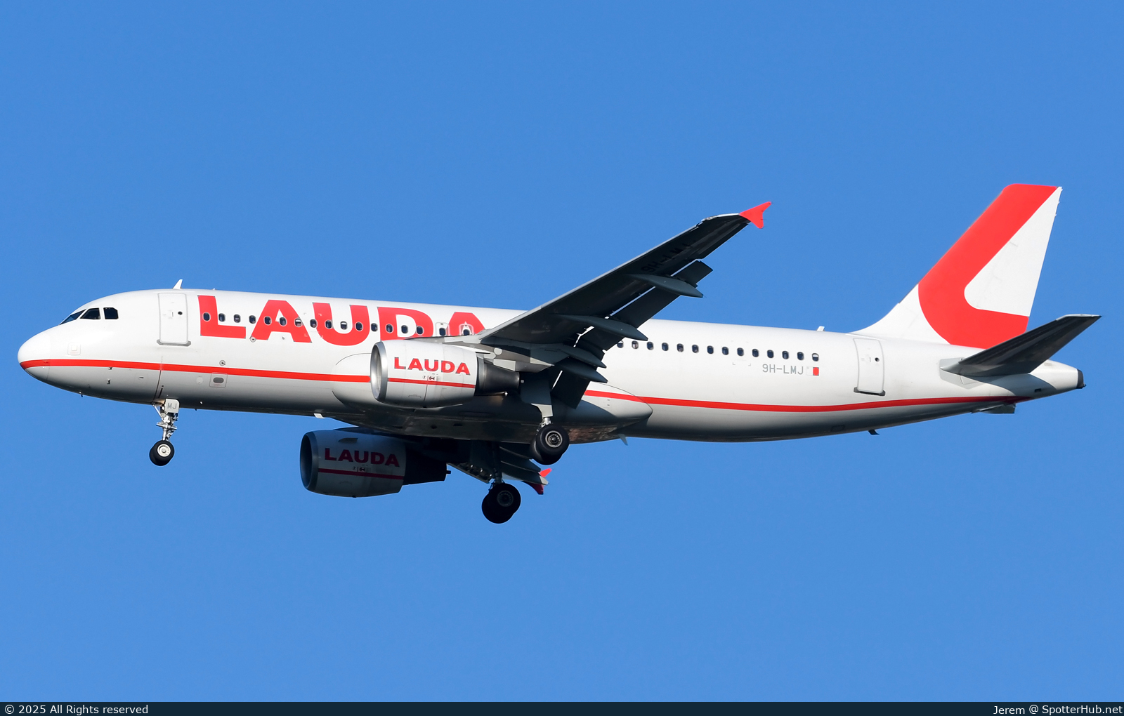 Photo of 9H-LMJ - Airbus A320-214 operated by Lauda Europe