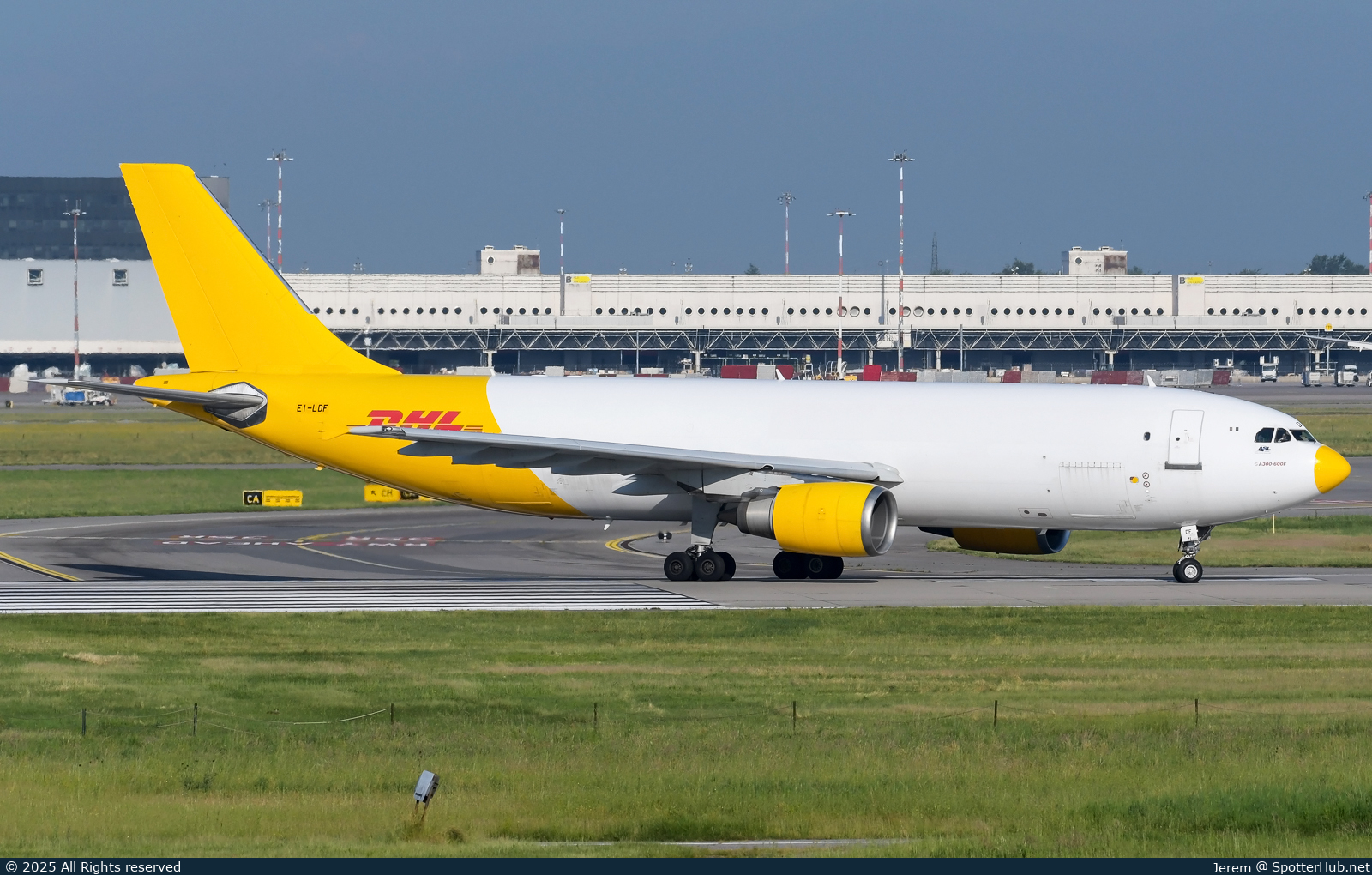 Photo of EI-LDF - Airbus A300B4-605R(F) operated by ASL Airlines Ireland