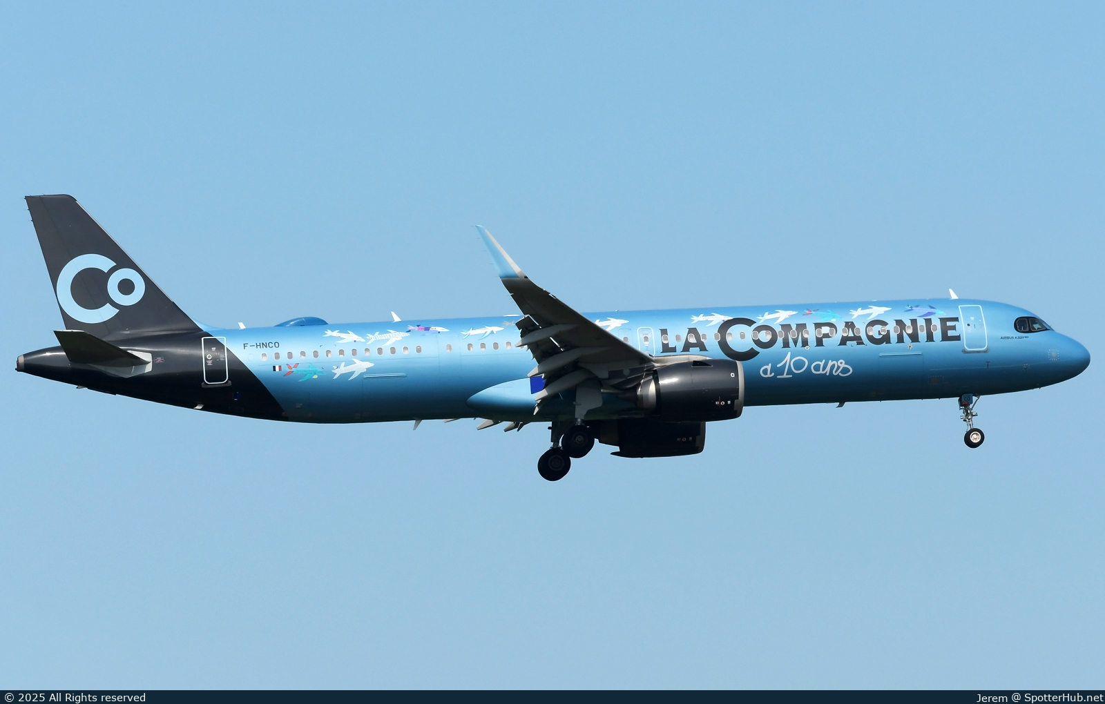 Photo of F-HNCO - Airbus A321-252NX operated by La Compagnie