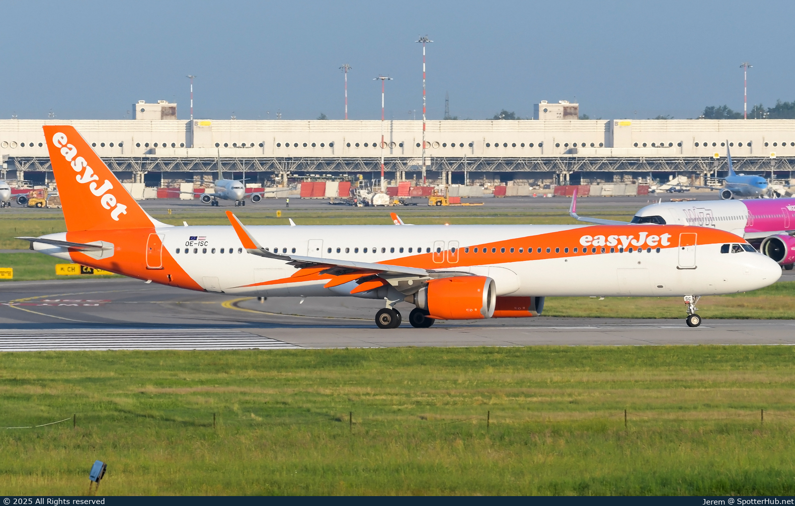 Photo of OE-ISC - Airbus A321-251NX operated by easyJet Europe