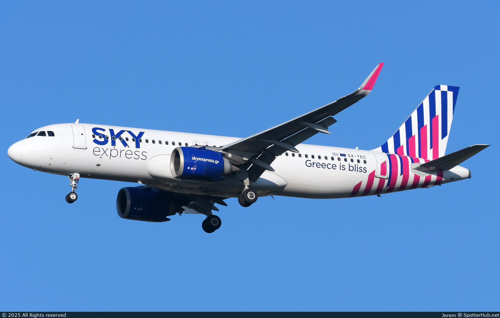 Photo of SX-TEC - Airbus A320-251N operated by Sky Express