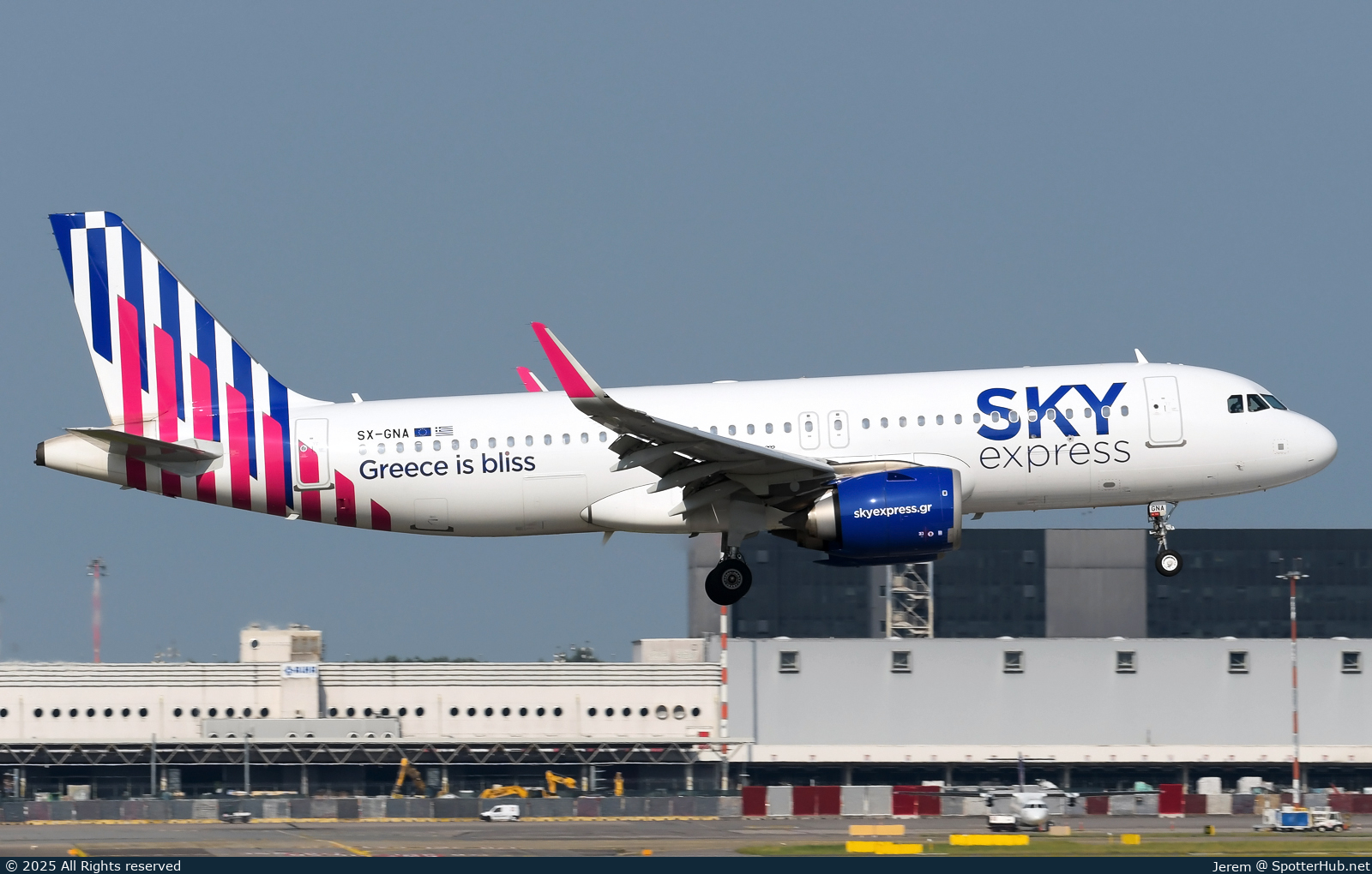 Photo of SX-GNA - Airbus A320-251N operated by Sky Express