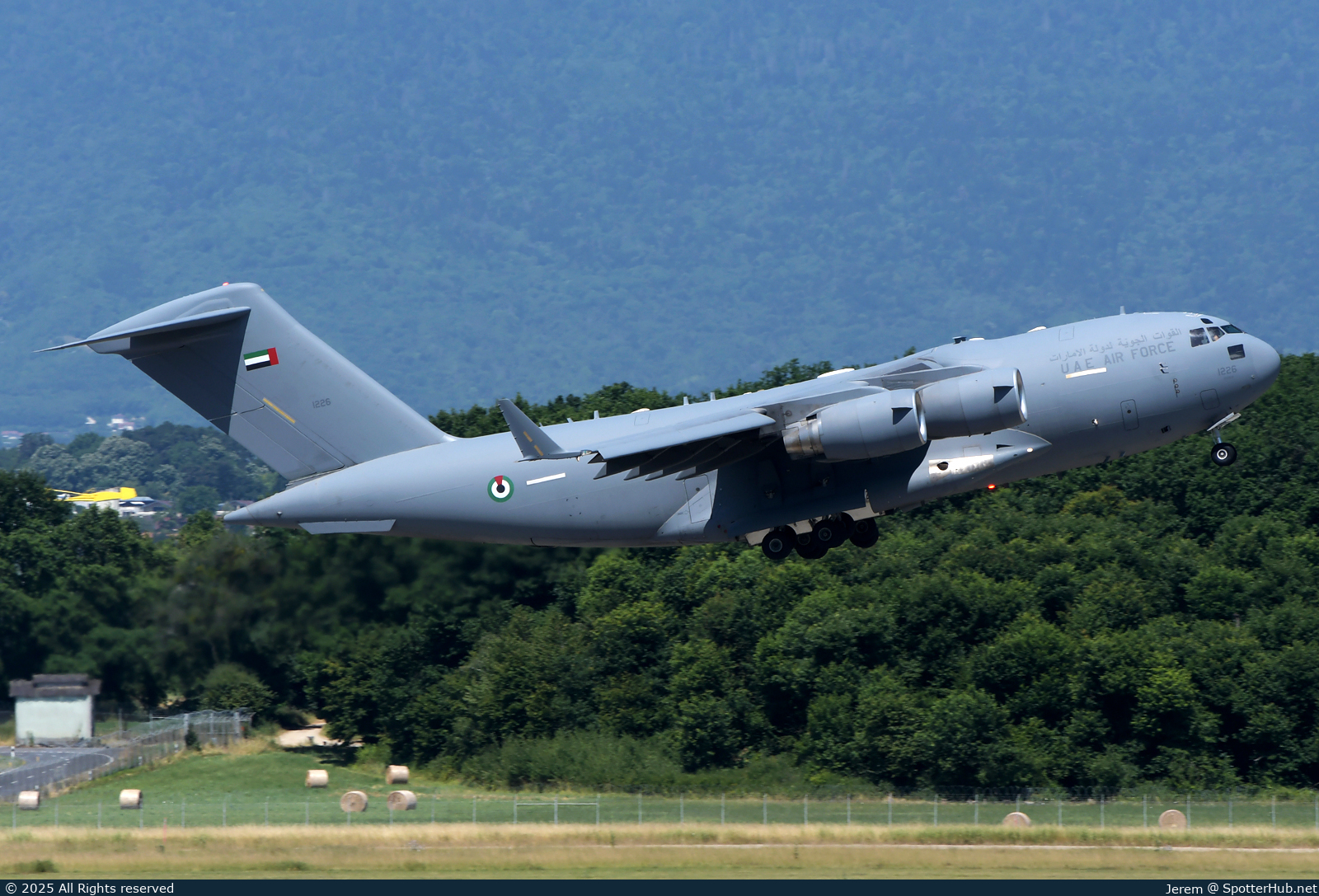 Photo of 1226 - Boeing C-17A Globemaster III operated by United Arab Emirates Air Force