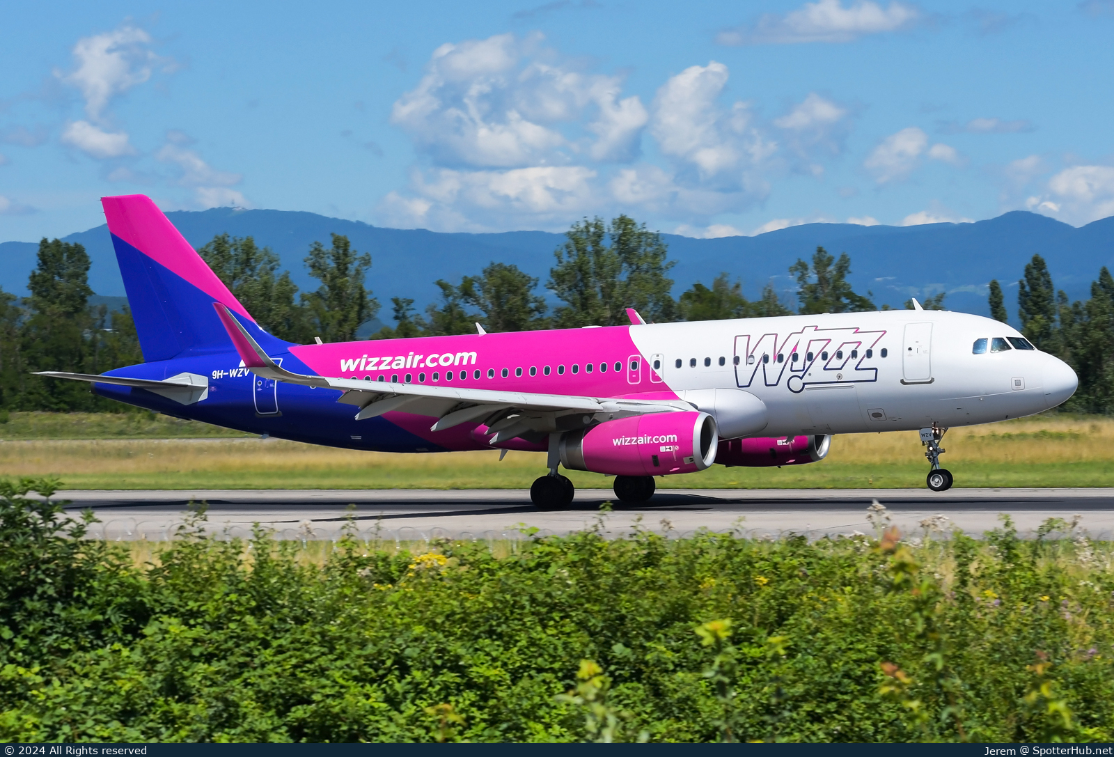Photo of 9H-WZV - Airbus A320-232 operated by Wizz Air Malta