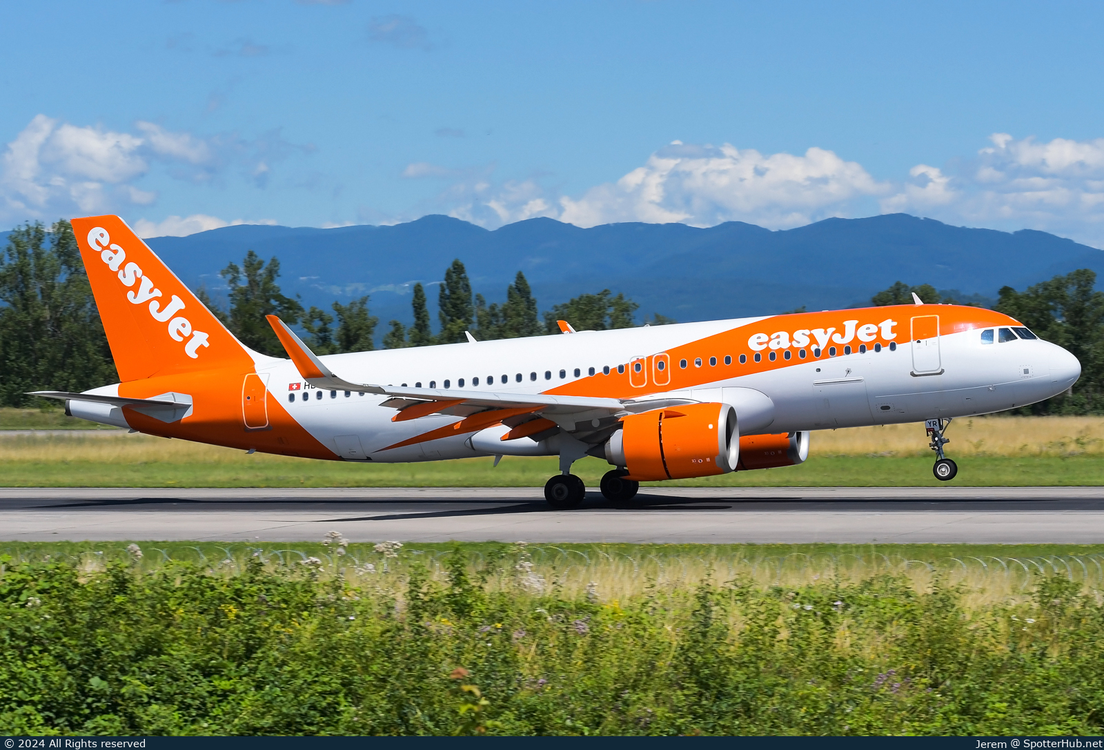 Photo of HB-AYR - Airbus A320-251N operated by easyJet Switzerland
