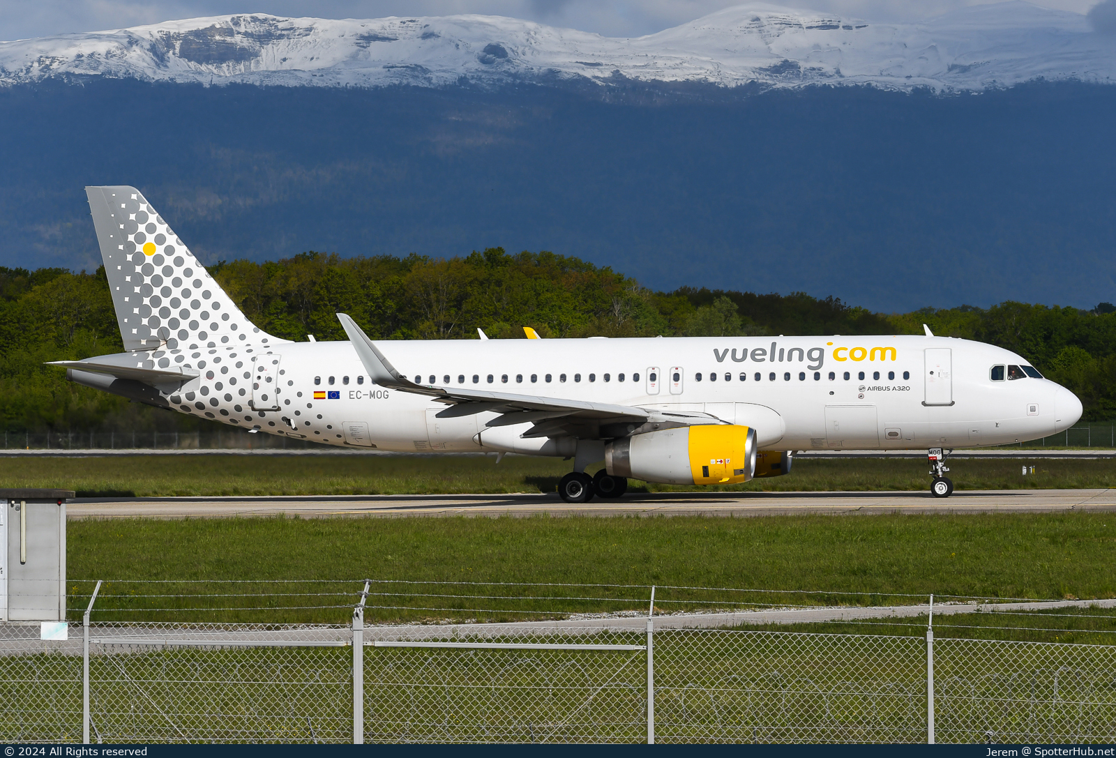 Photo of EC-MOG - Airbus A320-232 operated by Vueling