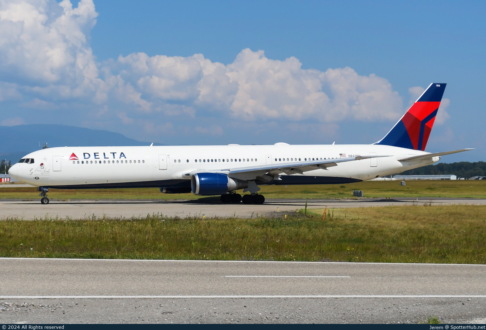 Photo of N842MH - Boeing 767-432(ER) operated by Delta Air Lines