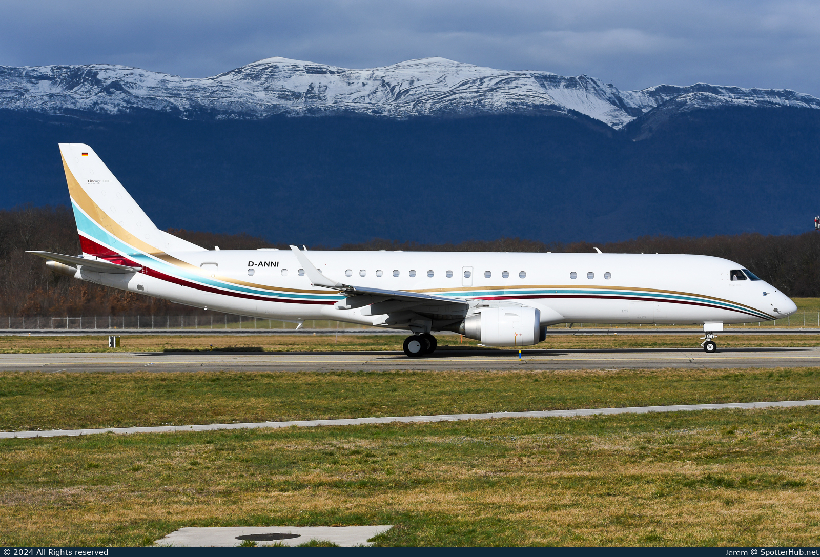 Photo of D-ANNI - Embraer Lineage 1000 operated by VistaJet Germany