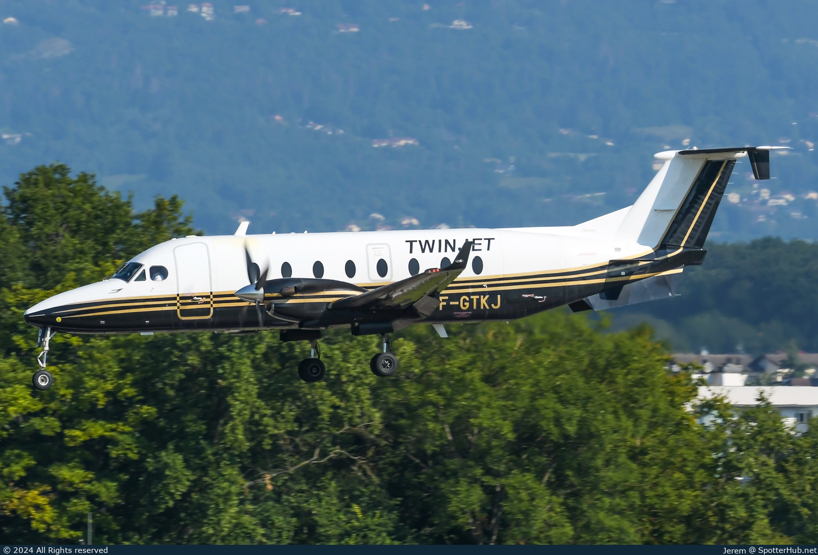 Photo of F-GTKJ - Beechcraft 1900D operated by Twin Jet