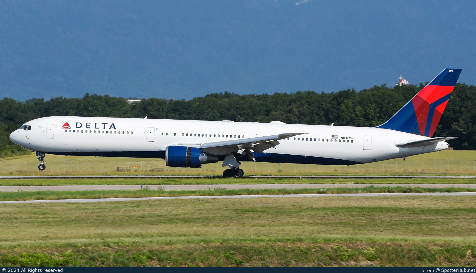 Photo of N832MH - Boeing 767-432(ER) operated by Delta Air Lines
