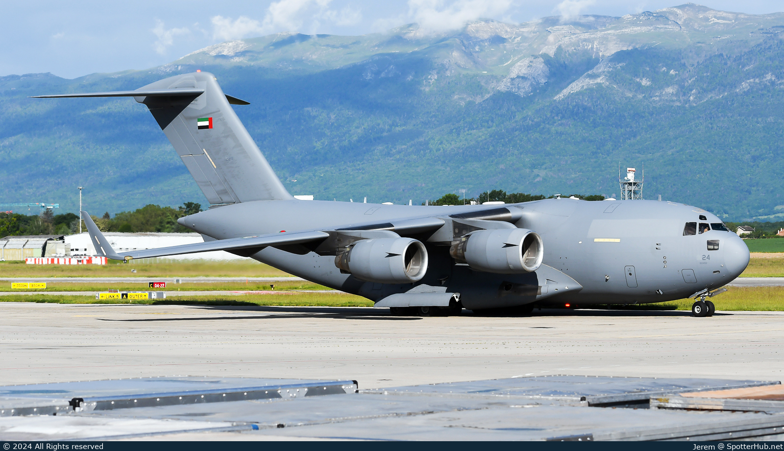 Photo of 1224 - Boeing C-17A Globemaster III operated by United Arab Emirates Air Force