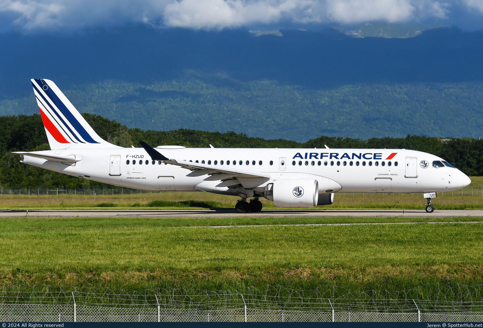 Photo of F-HZUD - Airbus A220-300 operated by Air France