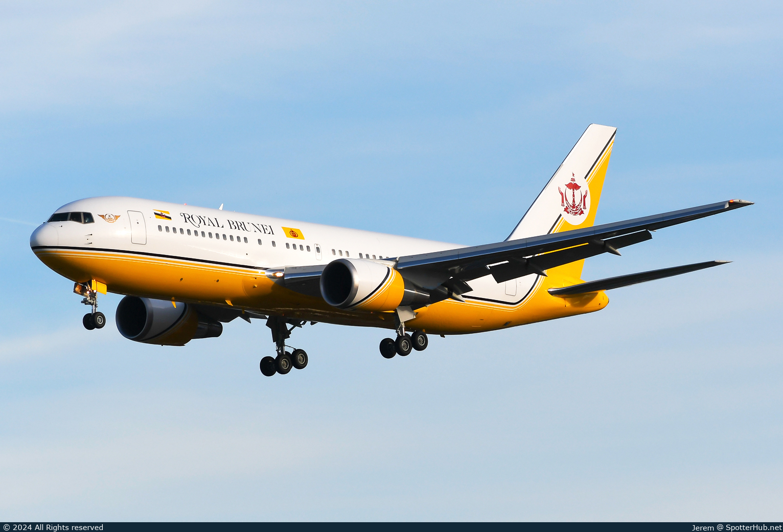Photo of V8-MHB - Boeing 767-27G(ER) operated by Brunei Royal Flight