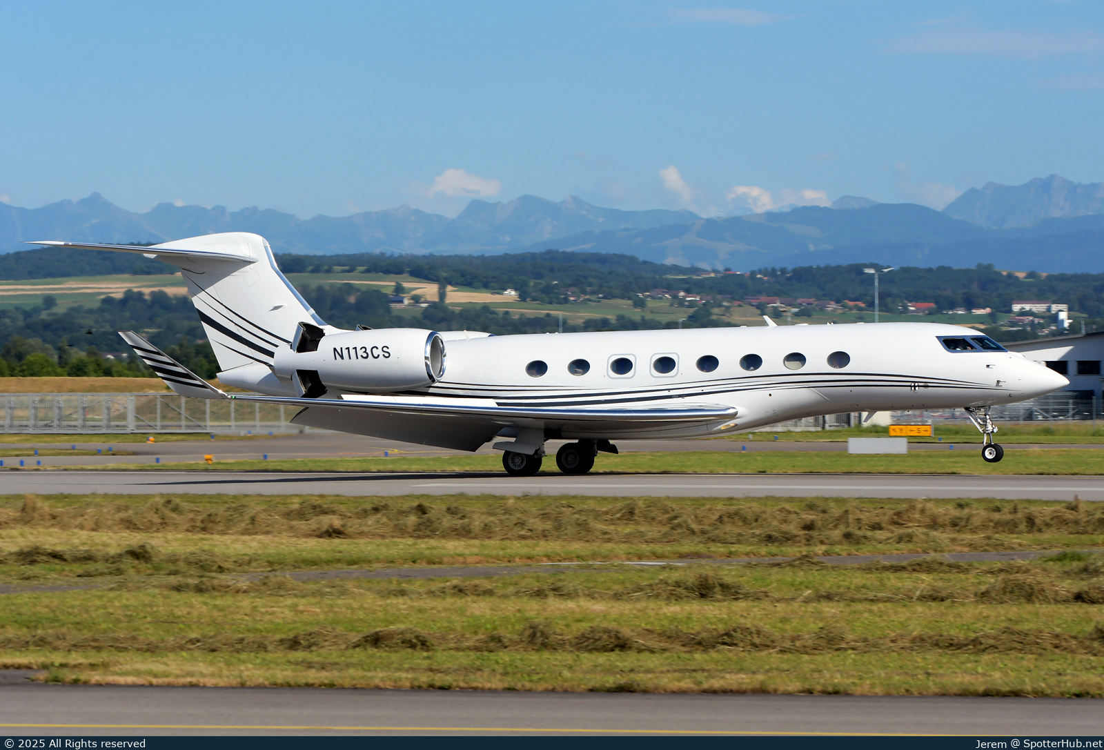 Photo of N113CS - Gulfstream G650ER operated by Clay Lacy Aviation