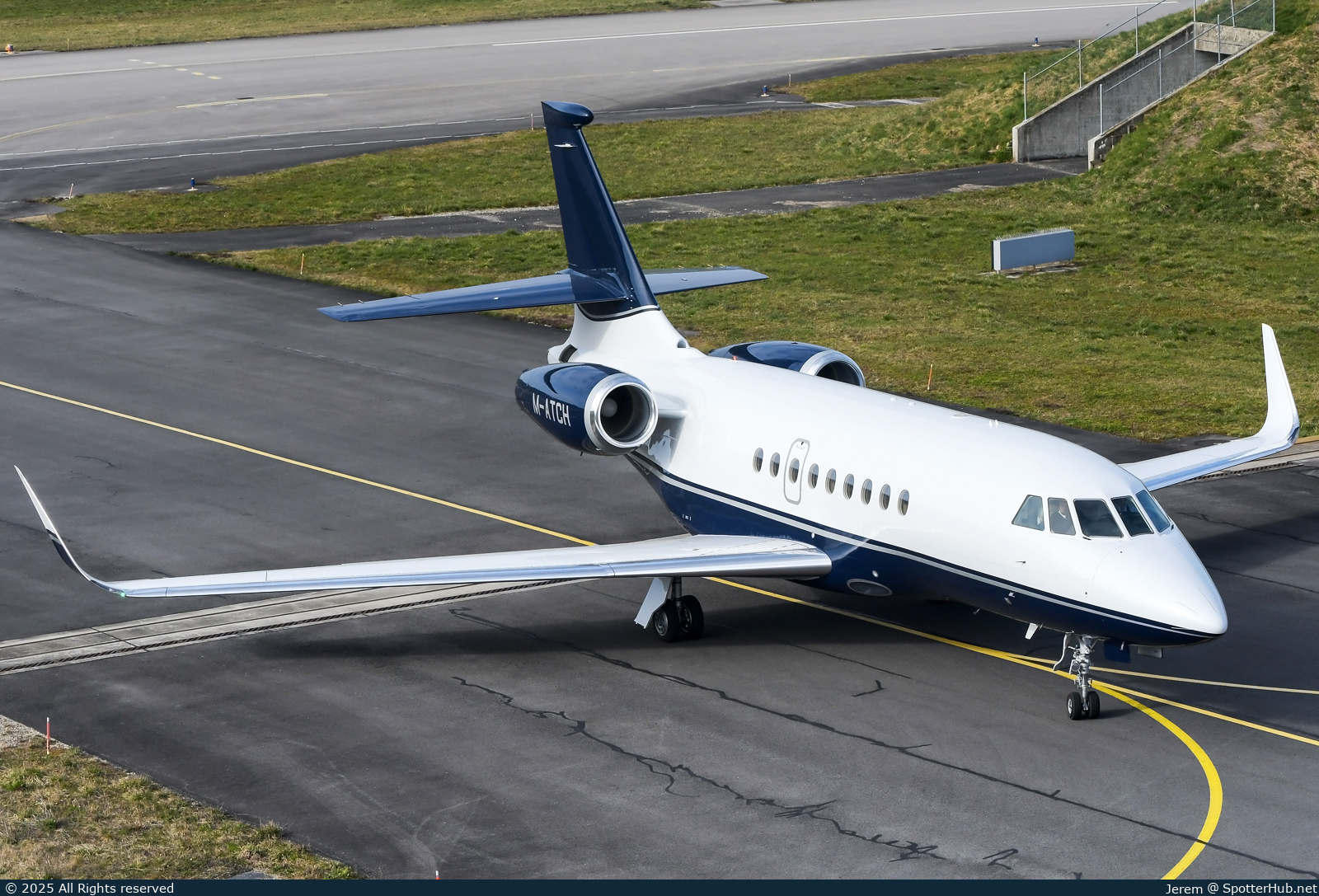 Photo of M-ATCH - Dassault Falcon 2000EX operated by Private