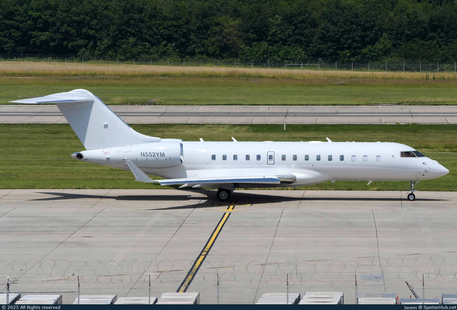 Photo of N552YM - Bombardier Global 6000 operated by Solairus Aviation