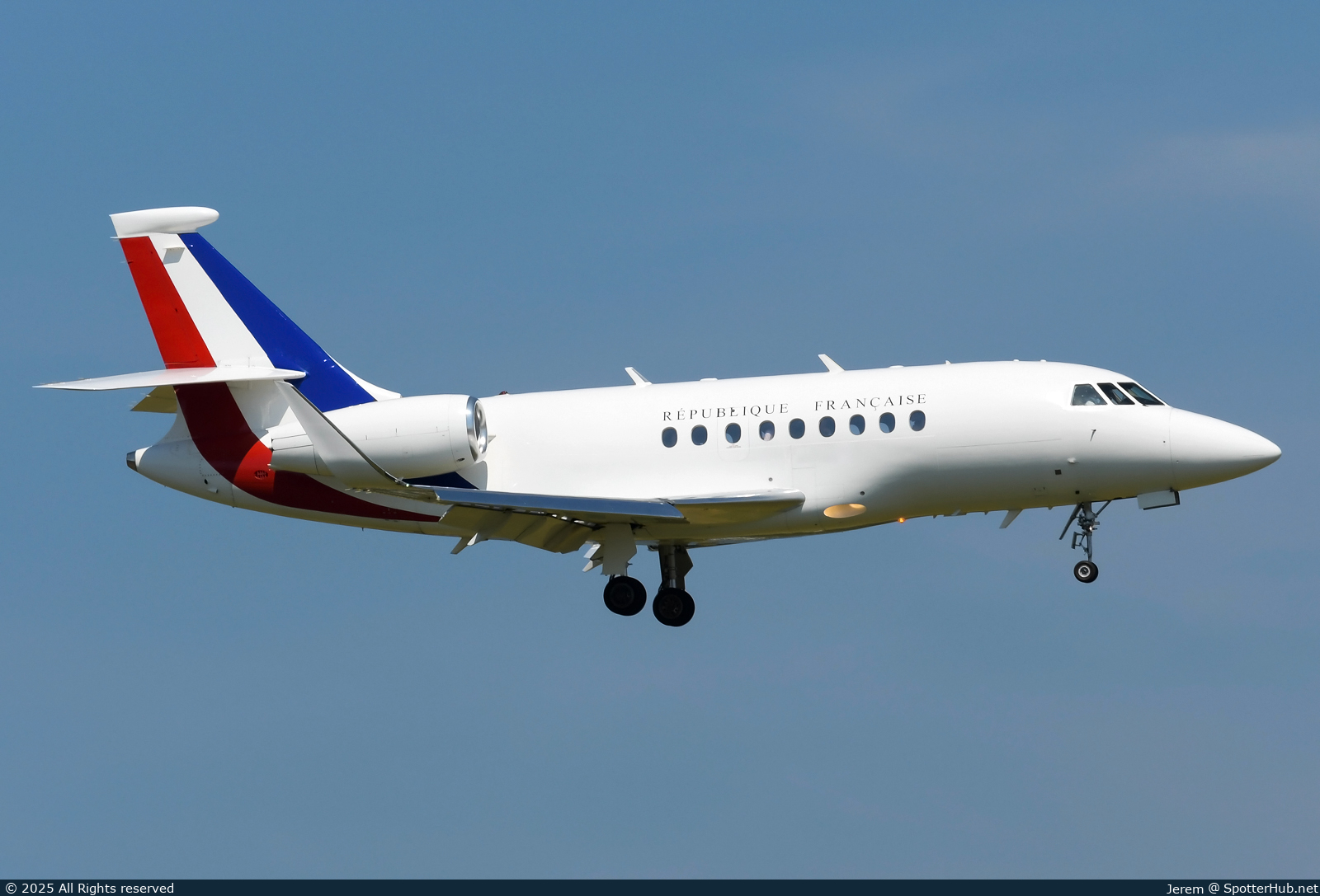 Photo of F-RAFC - Dassault Falcon 2000LX operated by Government of France