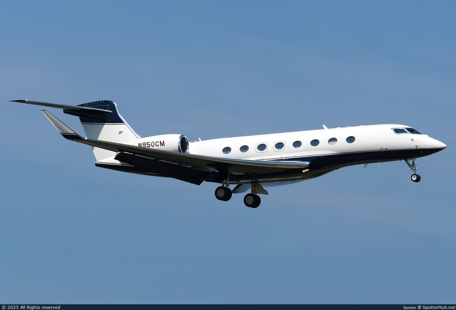 Photo of N950CM - Gulfstream G650ER operated by Oaktree Capital Management