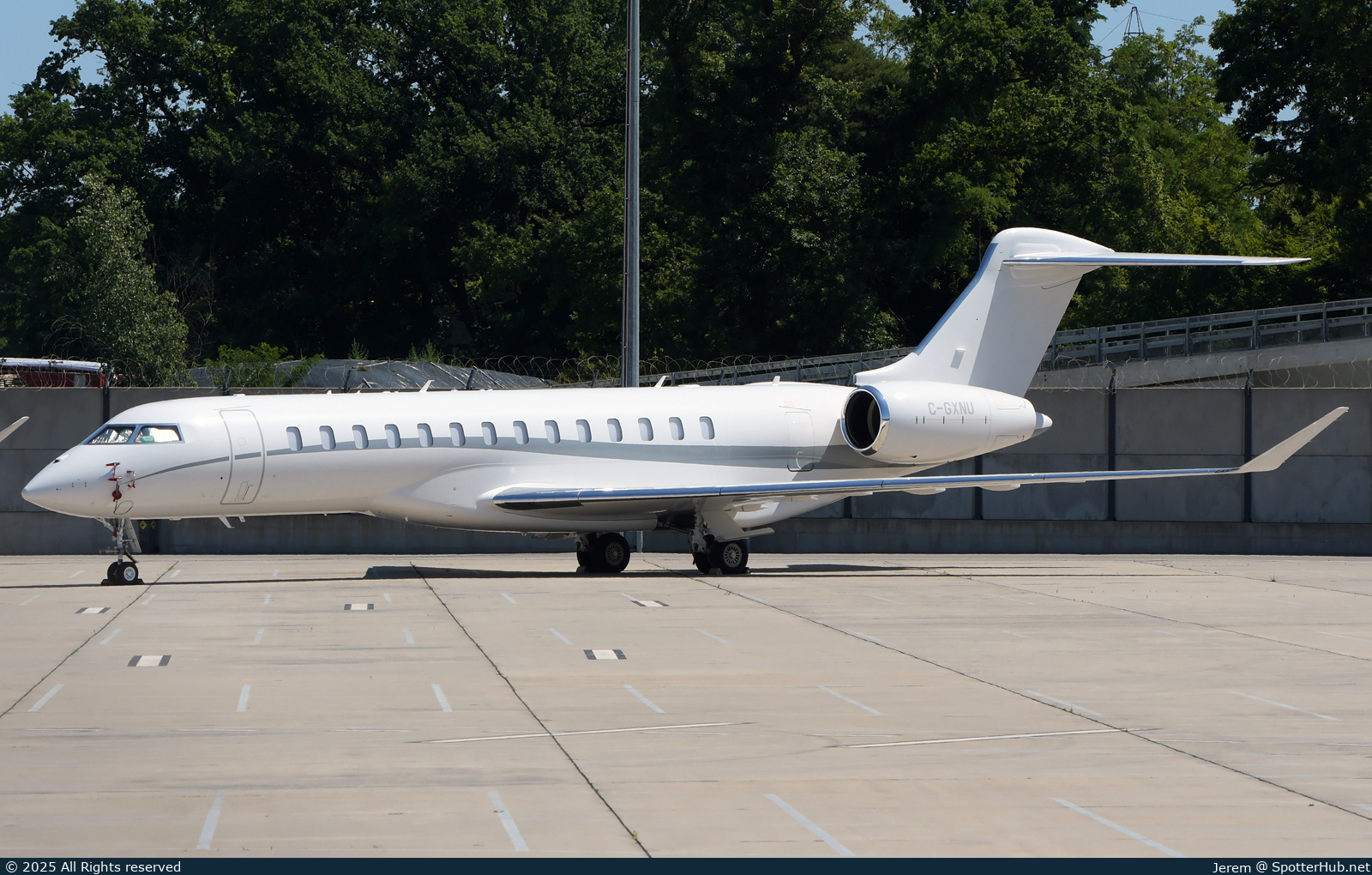 Photo of C-GXNU - Bombardier Global 7500 operated by Skyservice Business Aviation