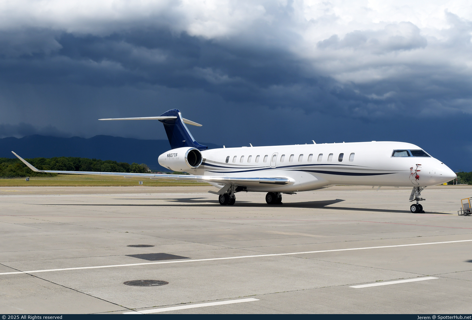 Photo of N907TF - Bombardier Global 7500 operated by Tyson Foods