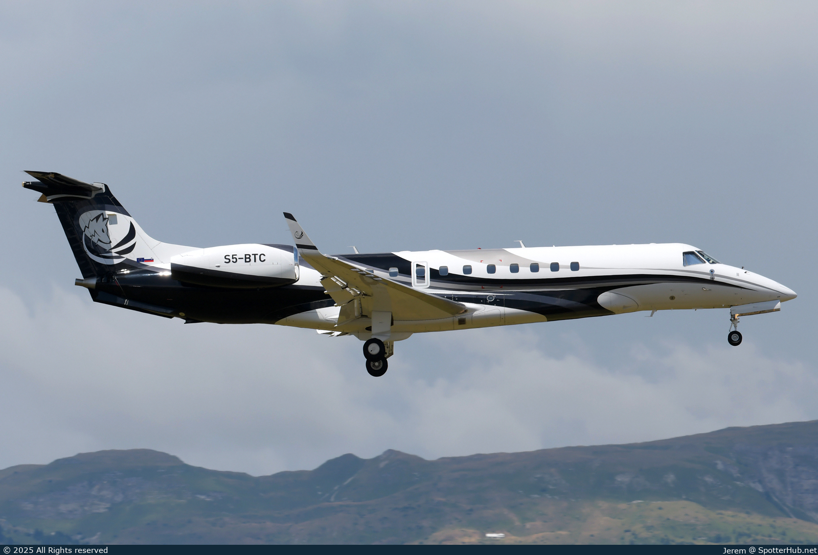 Photo of S5-BTC - Embraer Legacy 600 operated by Fox Aviation