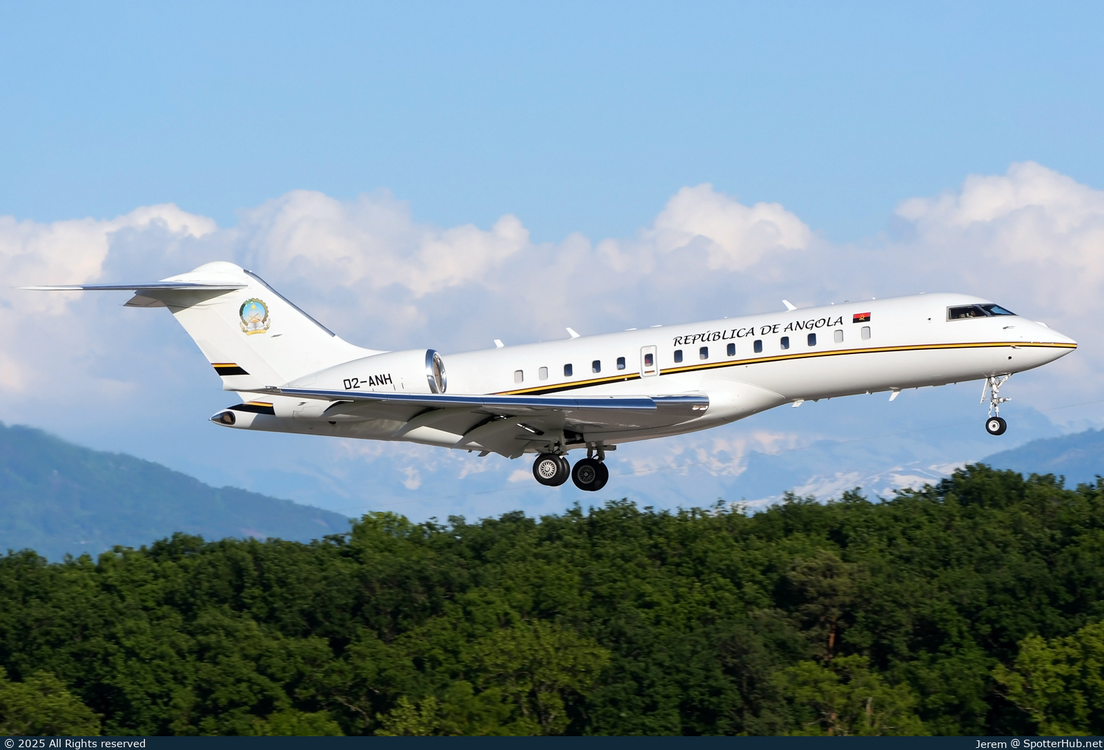Photo of D2-ANH - Bombardier Global Express operated by Government of Angola
