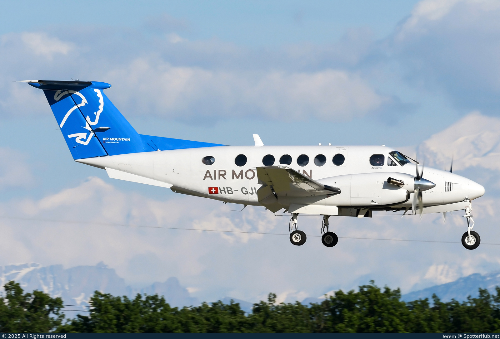 Photo of HB-GJI - Beechcraft 200 Super King Air operated by Air Mountain