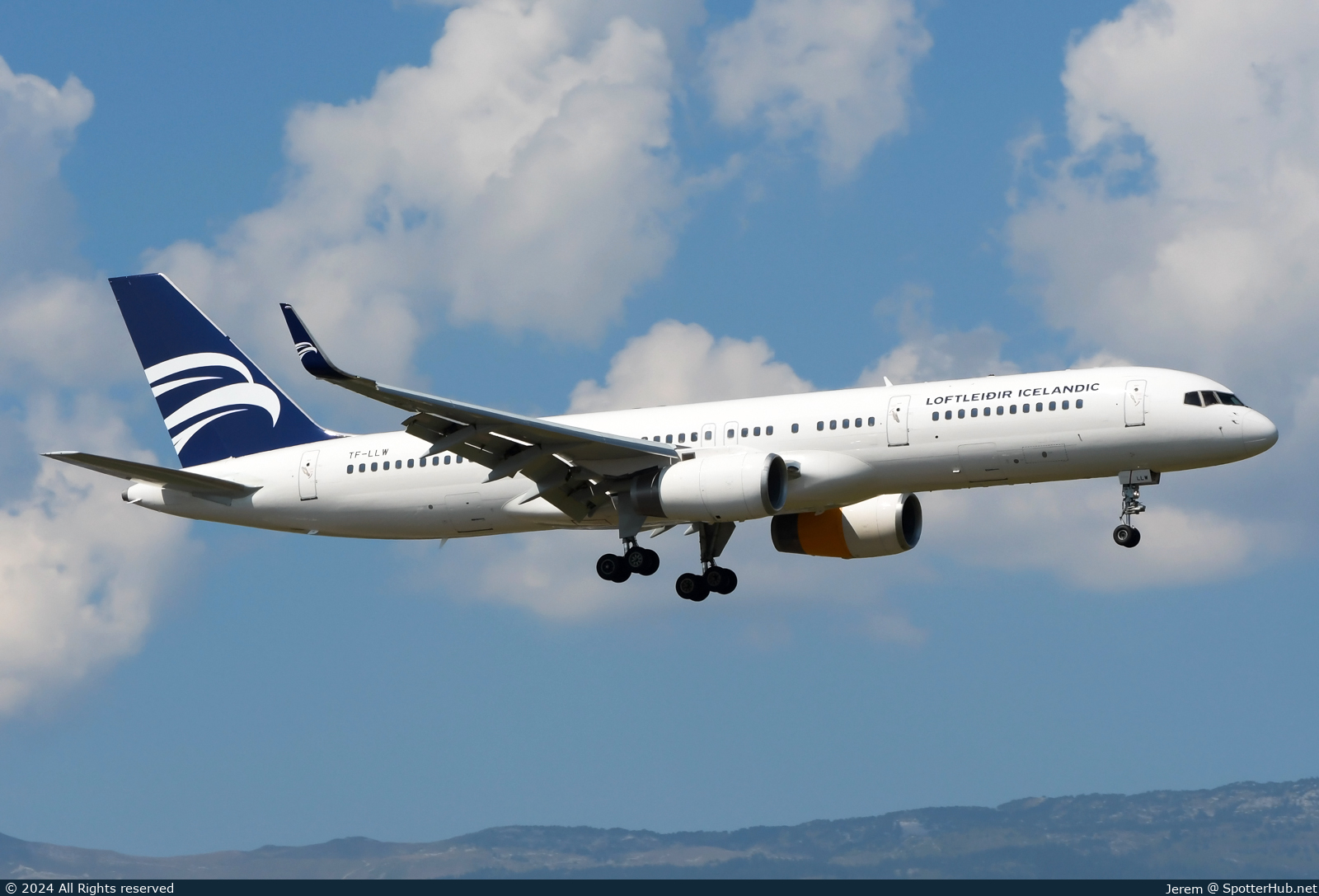 Photo of TF-LLW - Boeing 757-223 operated by Loftleiðir Icelandic