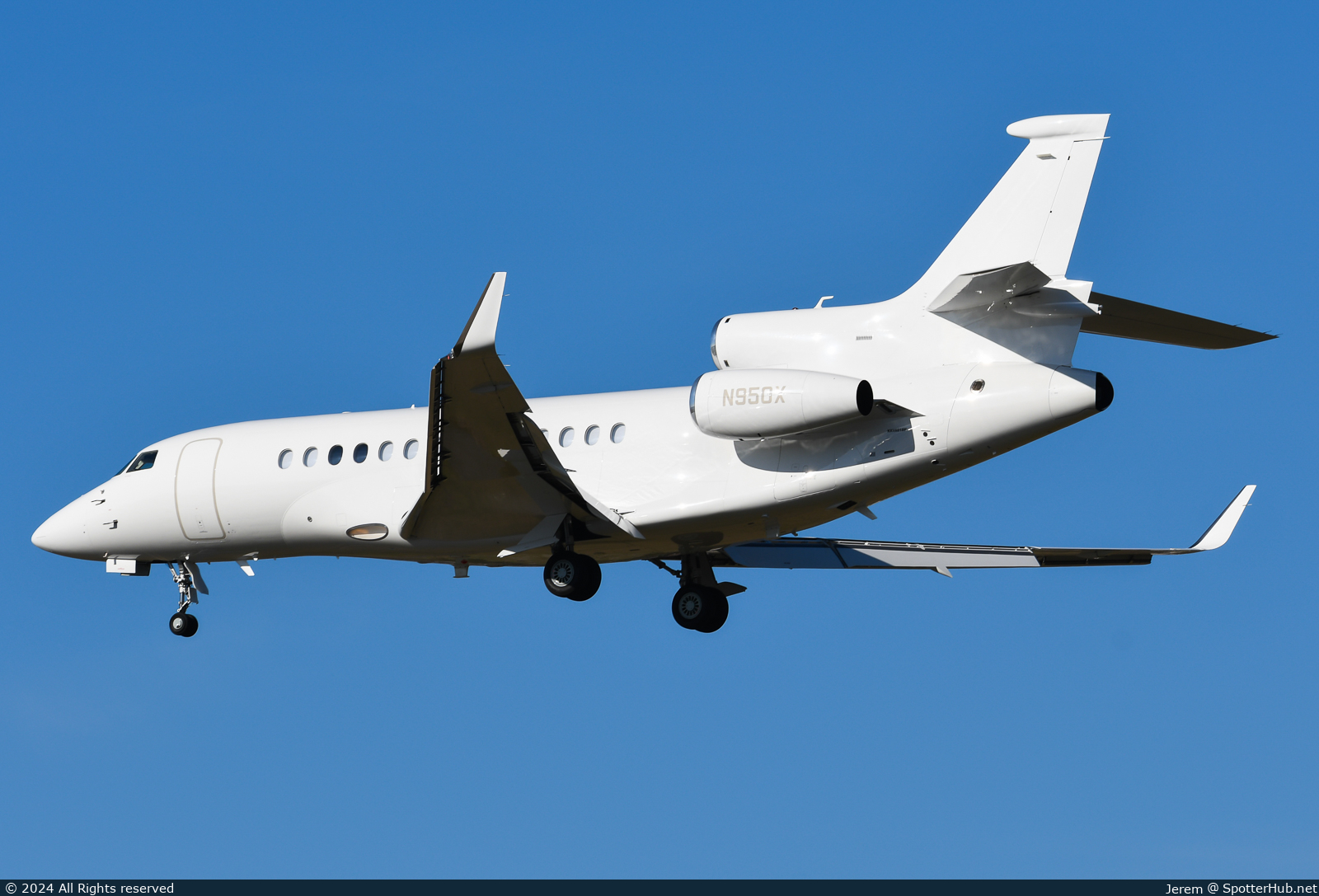 Photo of N950X - Dassault Falcon 7X operated by Jet Aviation Flight Services
