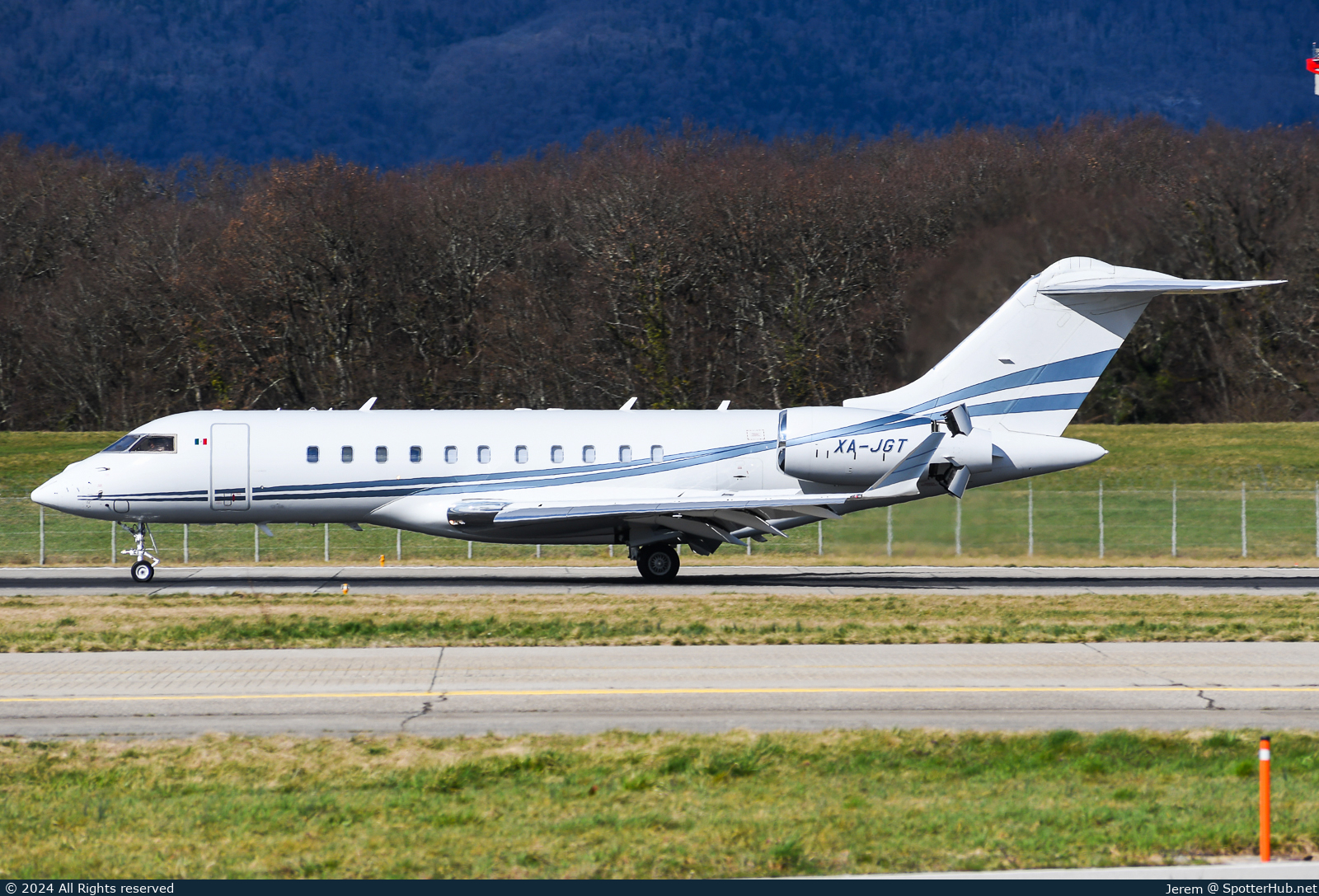 Photo of XA-JGT - Bombardier Global 5000 operated by Transportación Aérea del Mar de Cortés