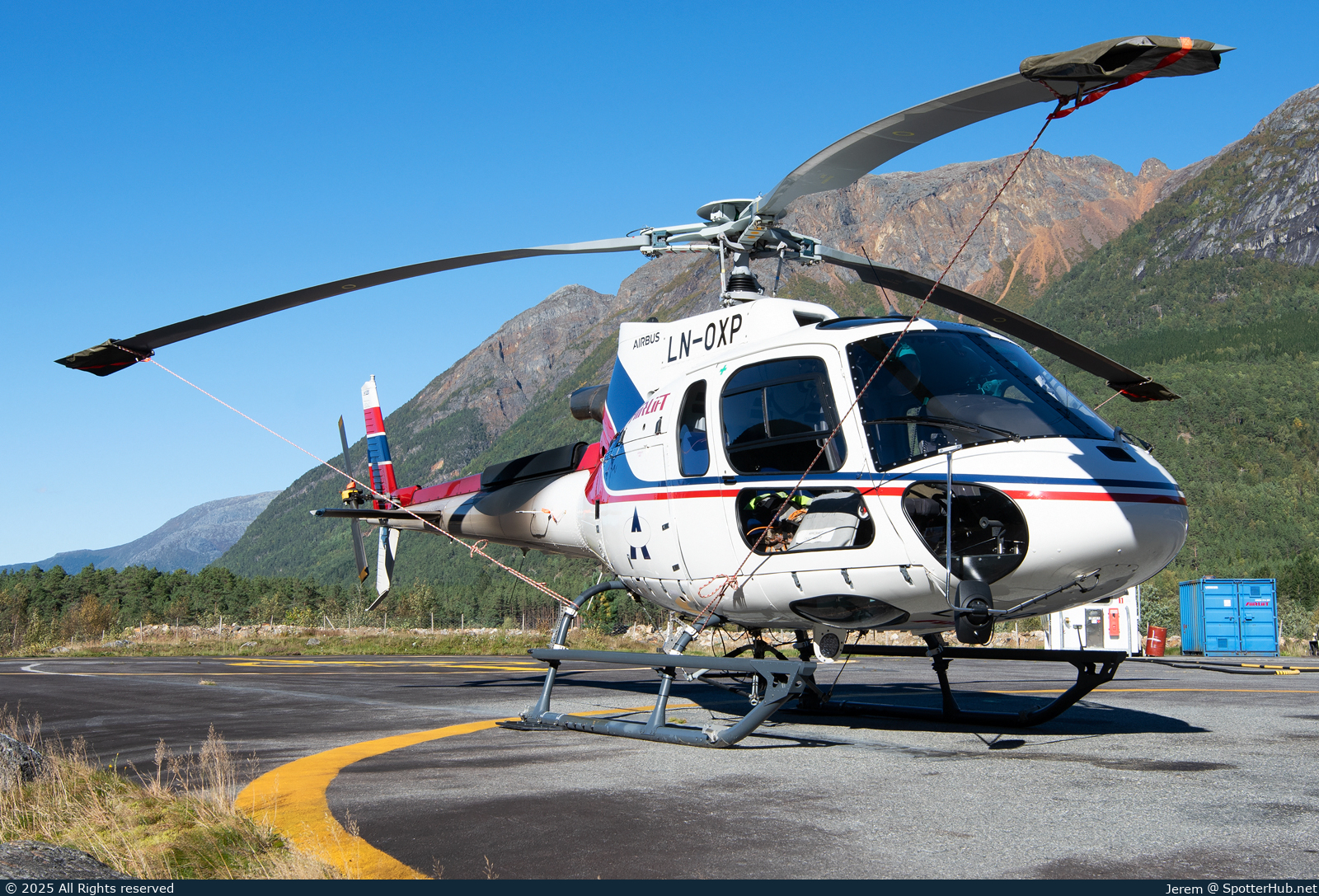 Photo of LN-OXP - Airbus Helicopters H125 operated by Airlift Helikopter