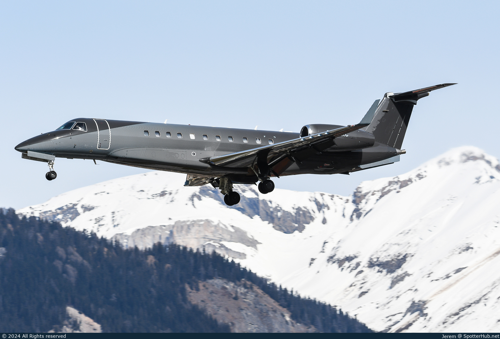 Photo of PH-JRC - Embraer Legacy 600 operated by JetNetherlands