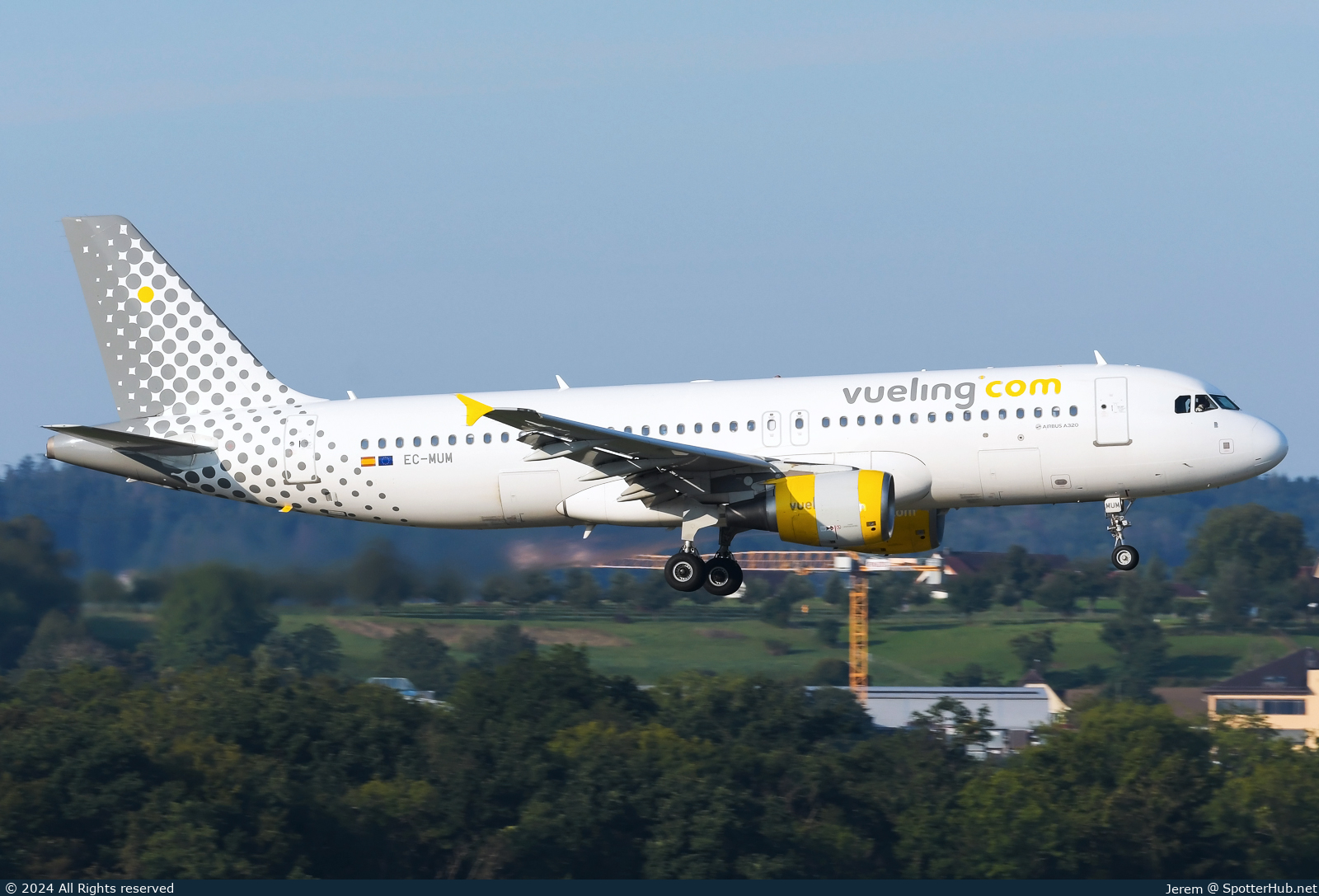 Photo of EC-MUM - Airbus A320-214 operated by Vueling