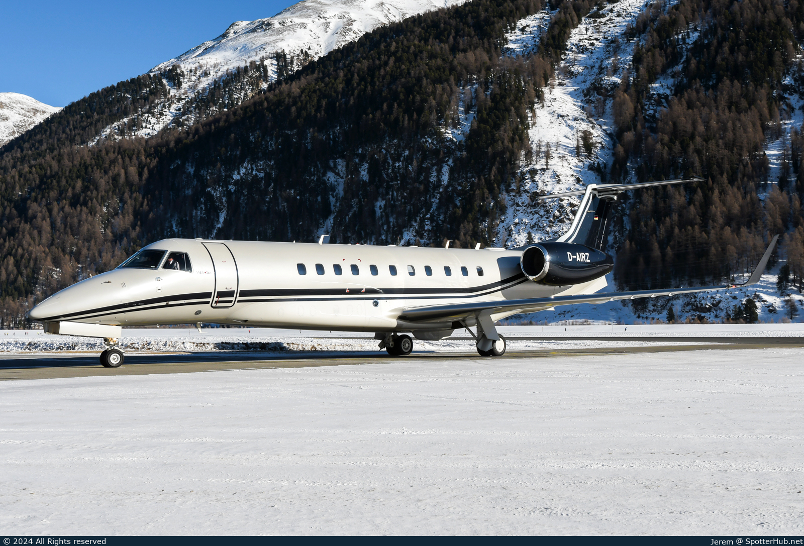 Photo of D-AIRZ - Embraer Legacy 650E operated by VistaJet Germany