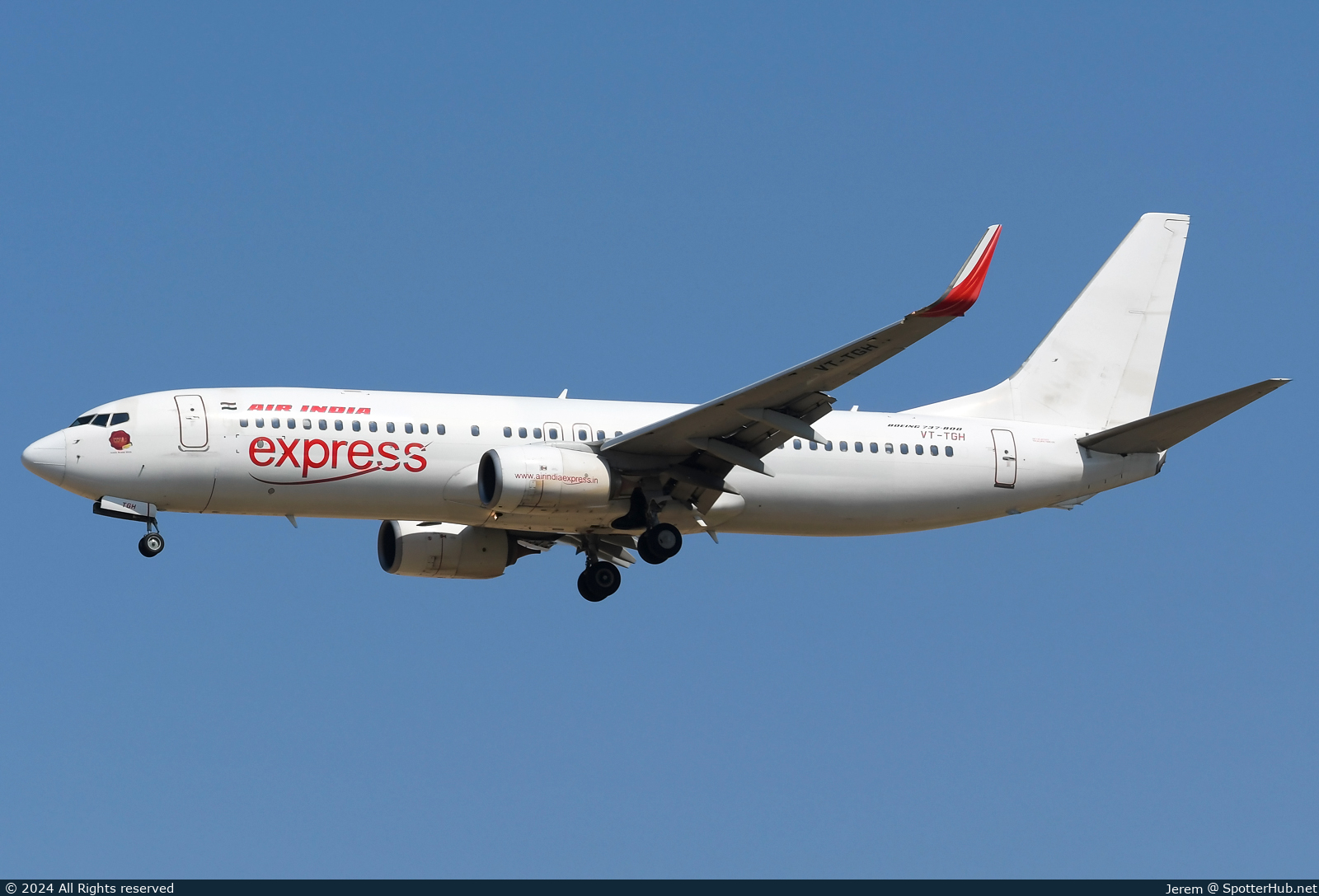 Photo of VT-TGH - Boeing 737-8AL operated by Air India Express