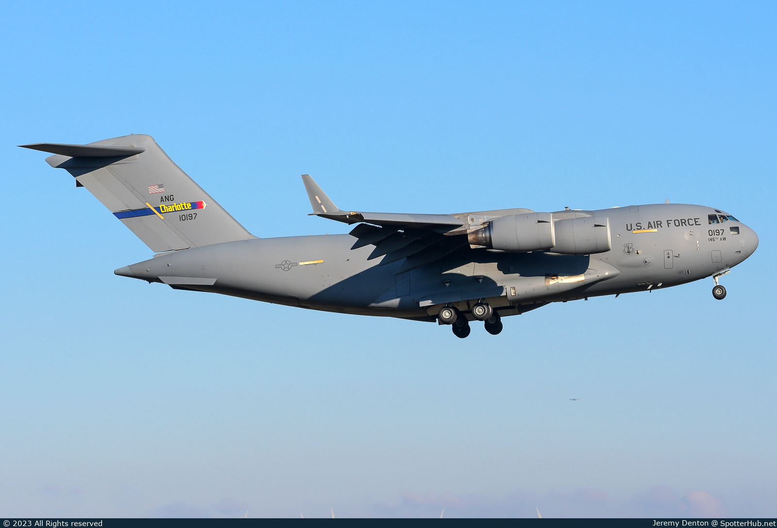 Photo of 01-0197 - Boeing C-17A Globemaster III operated by US Air Force
