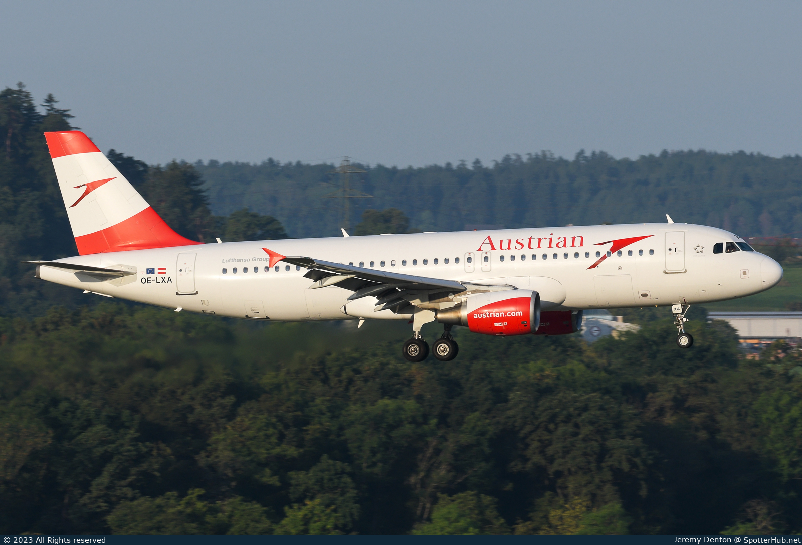 Photo of OE-LXA - Airbus A320-216 operated by Austrian Airlines